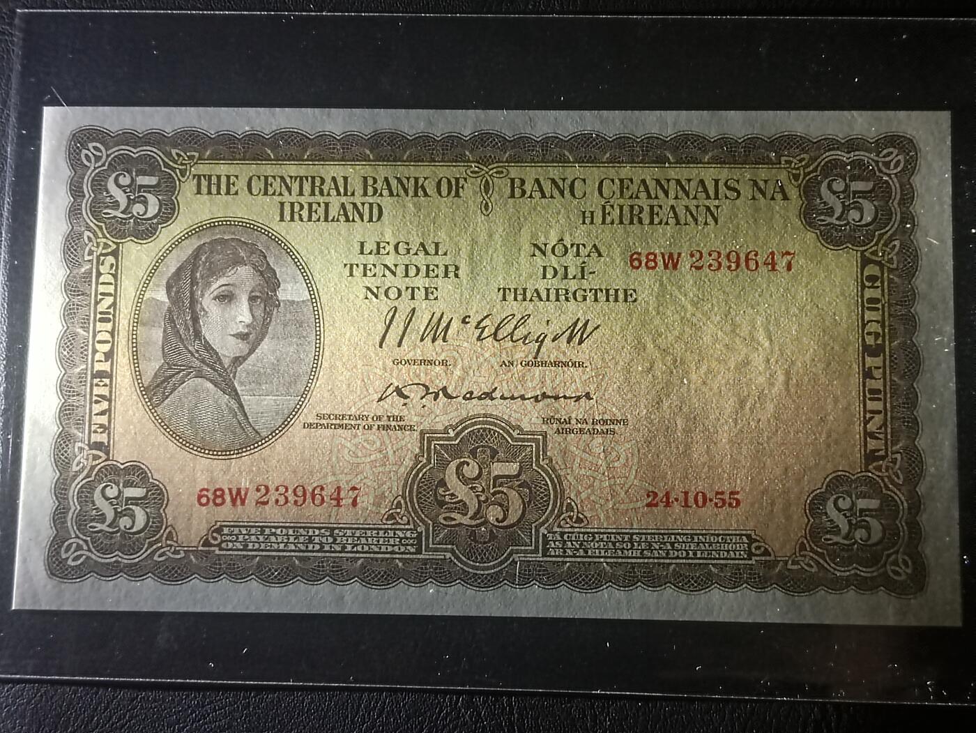 【年后首拍！】2026二月第三期，总217期 爱尔兰1955年5镑流通好品XF，早期下方有英爱两国货币互换协议的版本，爱尔兰人格化象征“拉维利夫人”