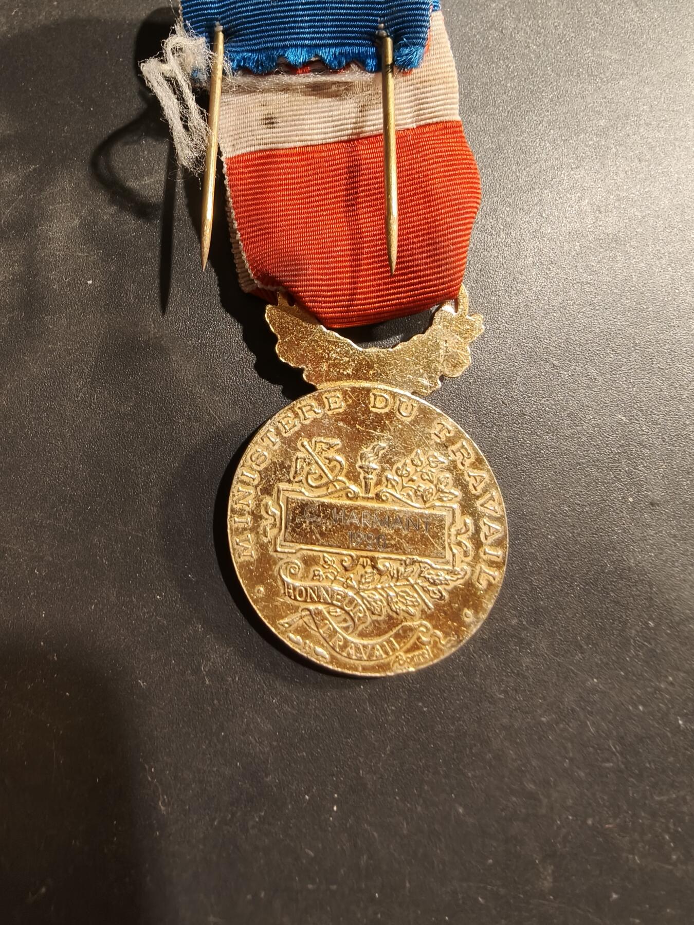 老王徽章第184期 法国金级劳工奖章    1990年实发    925银镀金   金棕榈勋饰    16.3g