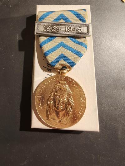 老王徽章第184期 - 法国老兵国家感恩奖章   二战勋条    带纸盒