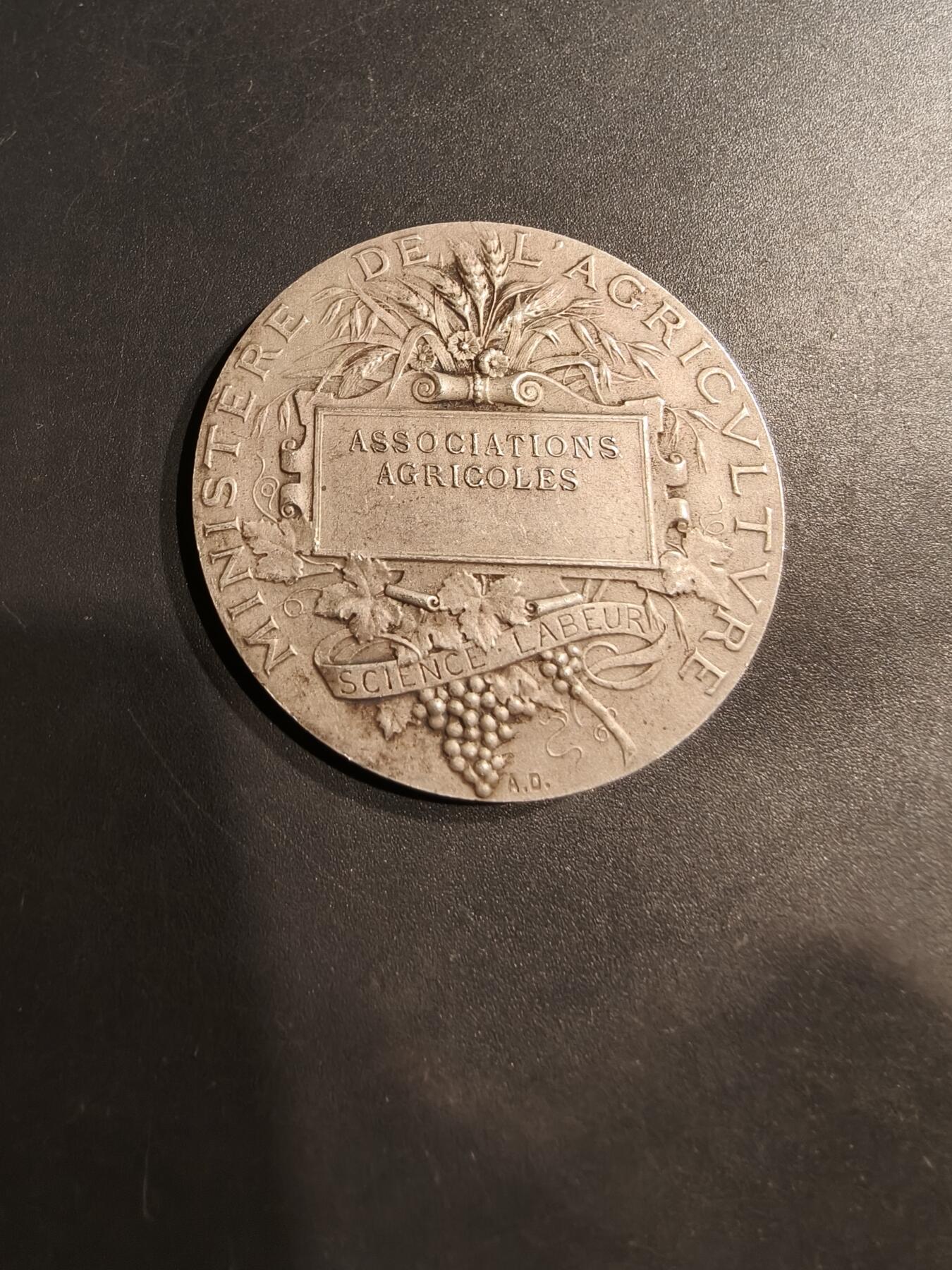 老王徽章第184期 法国农业协会农业竞赛大银章    950银    直径41mm    重量36.4g
