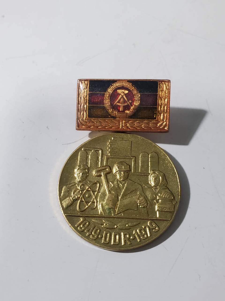 韵星假日军品类拍卖第42期 -- Rimey Holidays Militaria Auction 42 越南社会主义共和国建国三十年奖章带连续五次集体劳动荣誉上挂