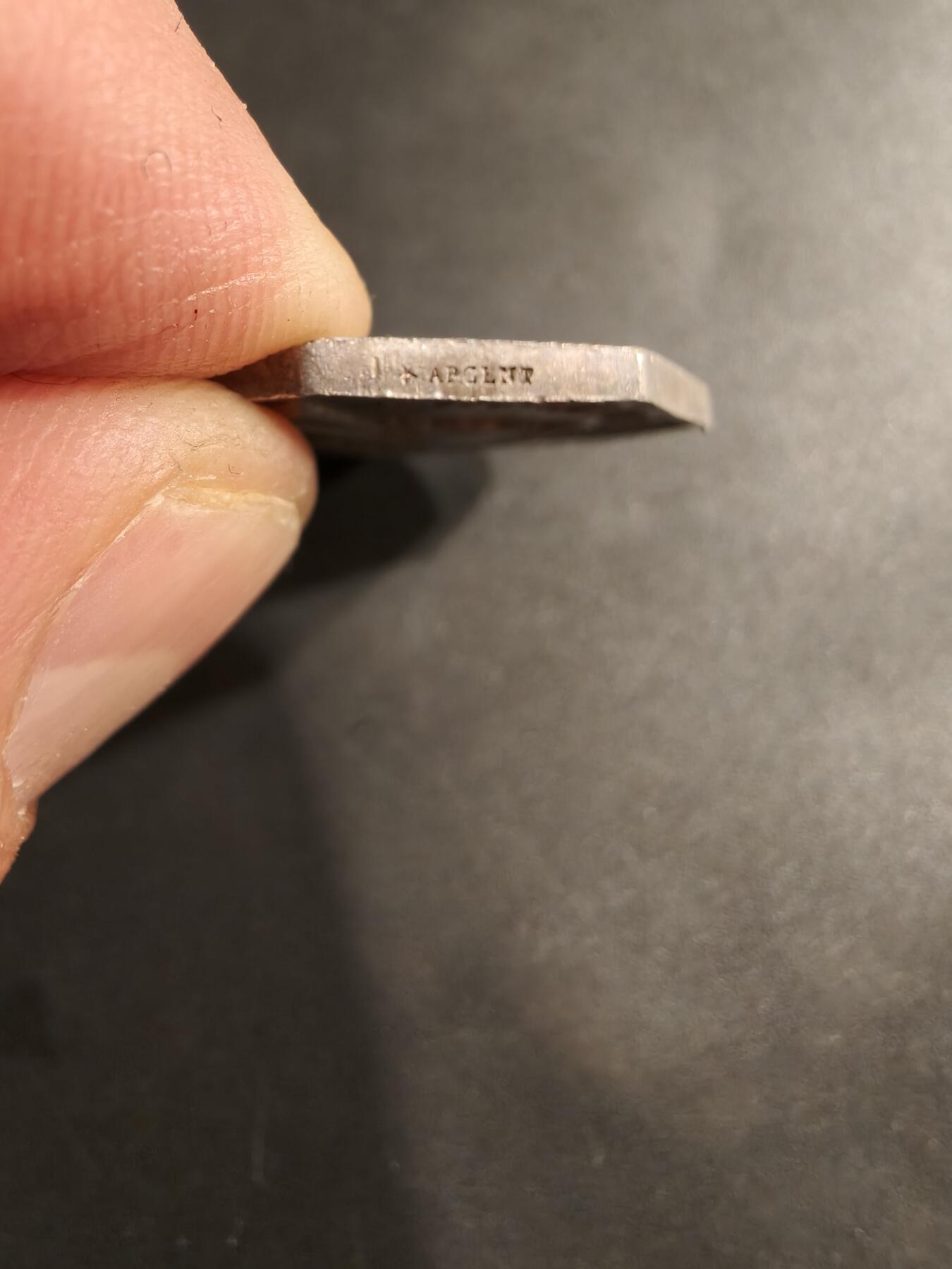 老王徽章第184期 法国1879年奥尔良民事法庭诉讼代理人八角银章     950银蜜蜂标     直径29mm    重量15.3g