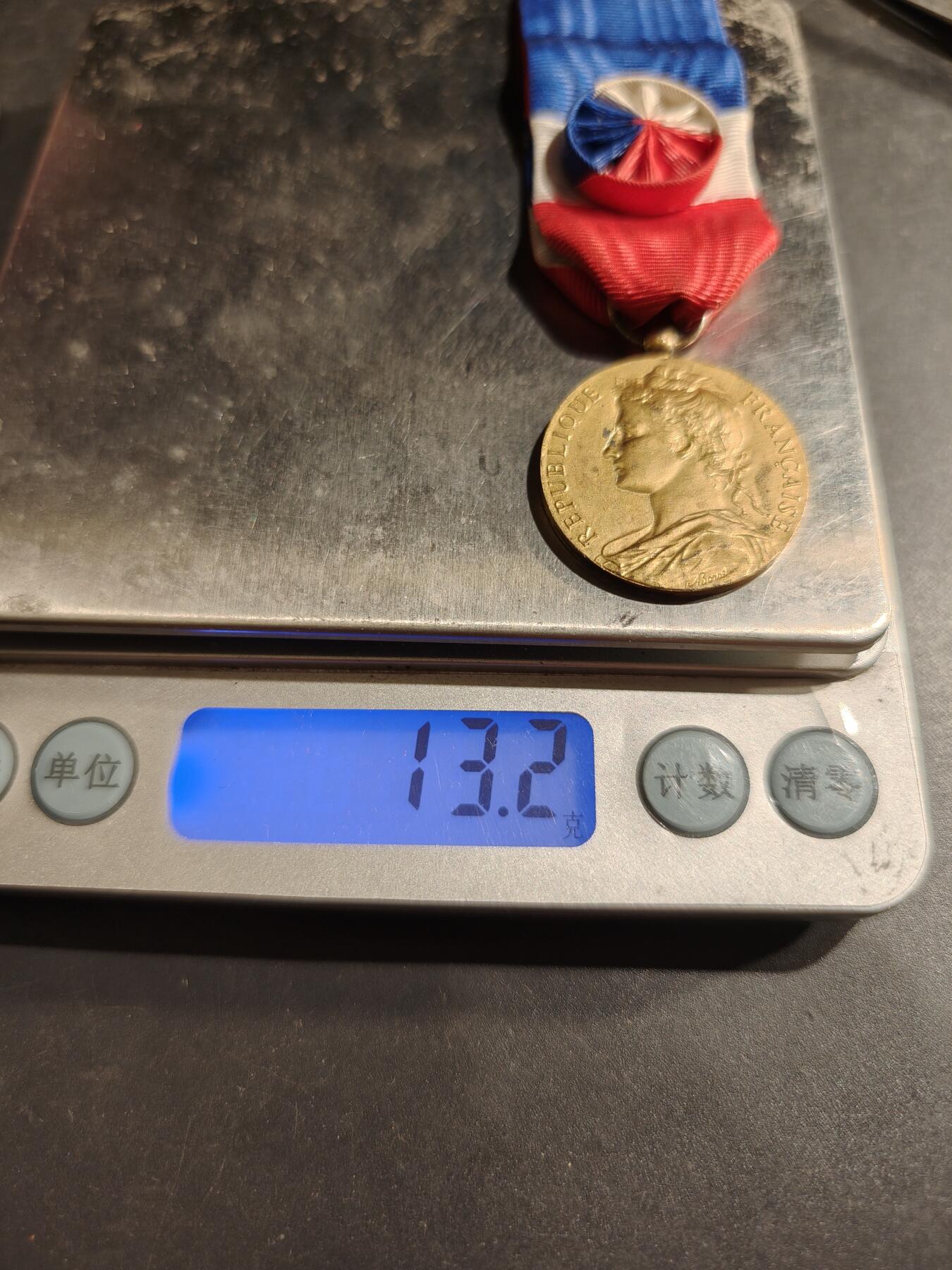 老王徽章第184期 法国金级劳工奖章    950银镀金    1958年实发    13.2g