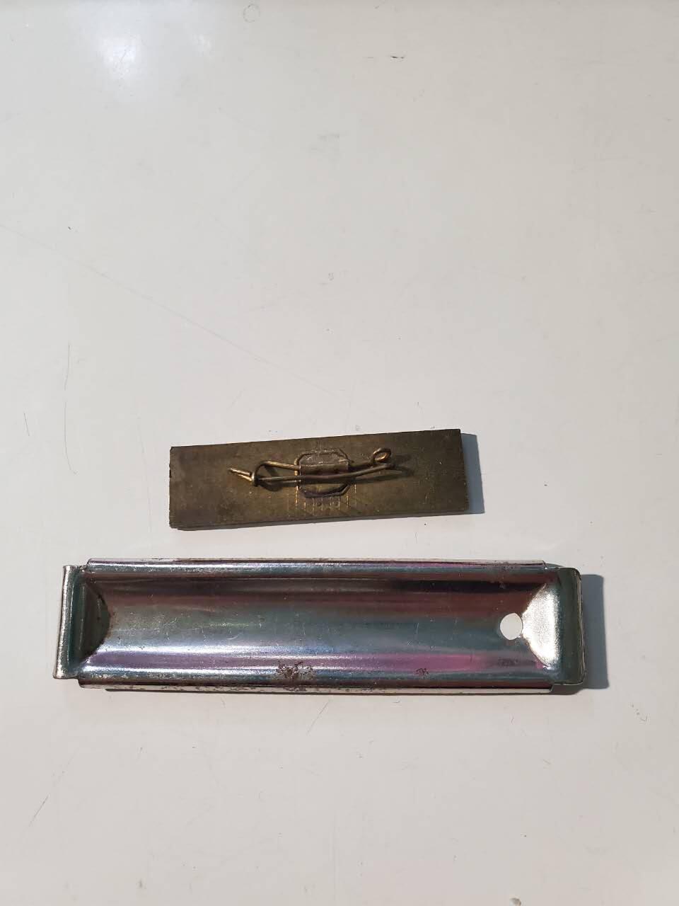 韵星假日军品类拍卖第42期 -- Rimey Holidays Militaria Auction 42 匈牙利人民共和国军官识别牌，民主德国职位识别证章