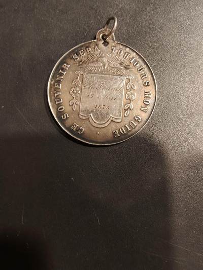 老王徽章第184期 - 法国初领圣体纪念章     螃蟹银标    直径27mm    重量3.2g