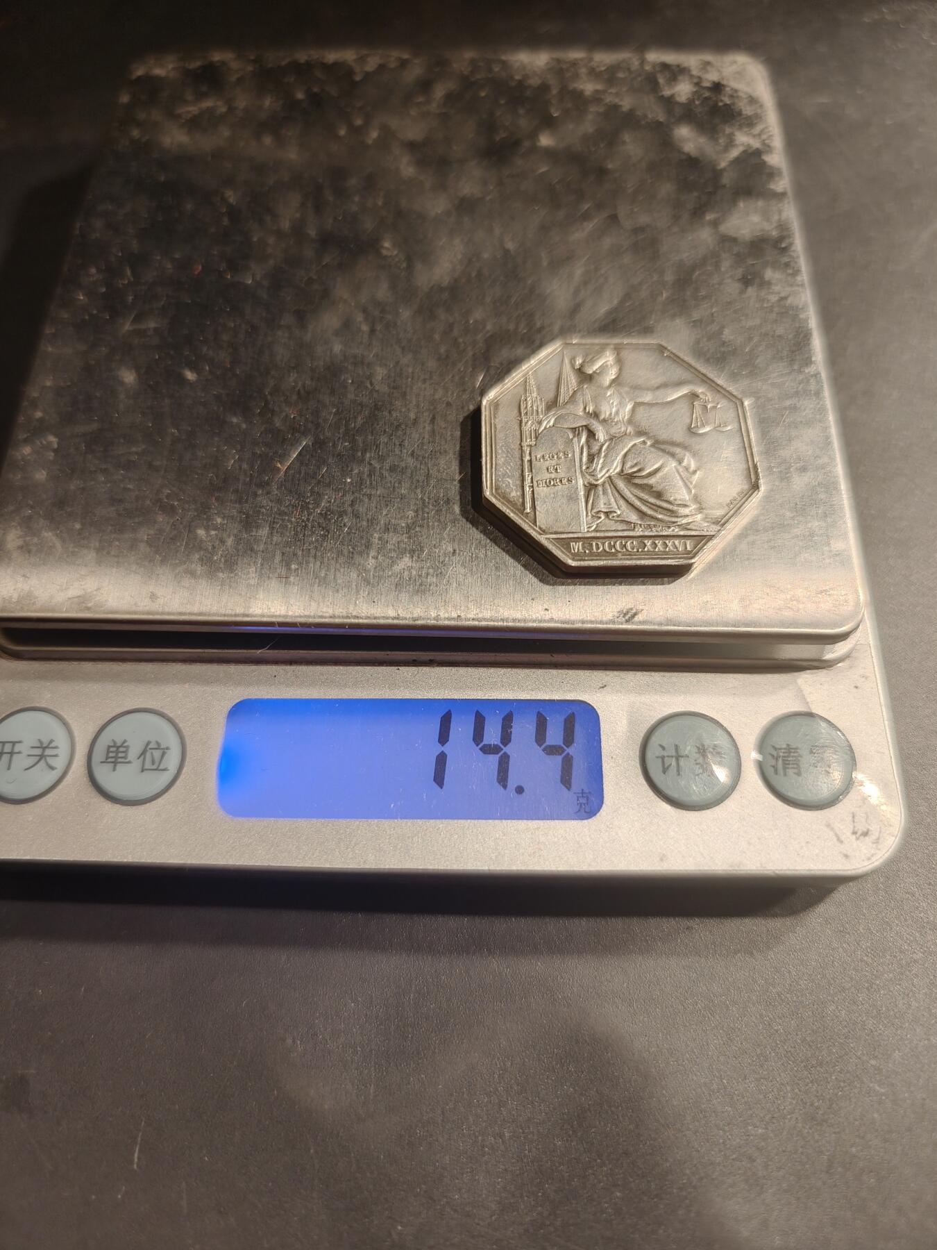 老王徽章第184期 法国沙特尔公证人八角银章     950银    直径31mm    重量14.4g