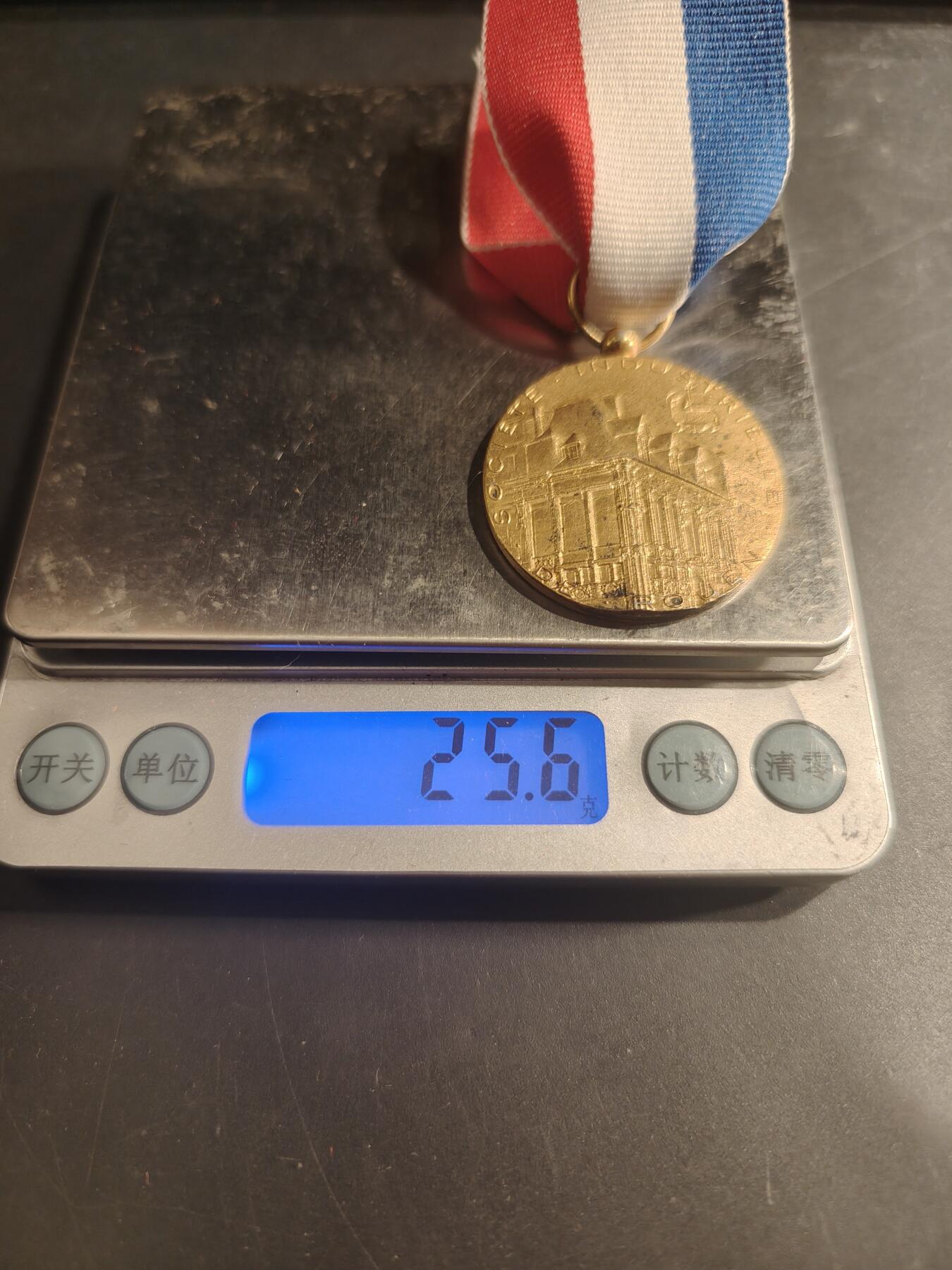 老王徽章第184期 法国金级鲁昂工业协会奖章     950银镀金    25.6g