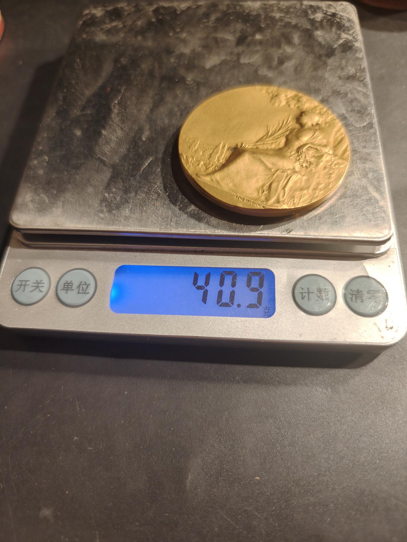 老王徽章第184期 法国1925年第32届拉罗谢尔地区节日镀金大铜章    原盒     勒内鲍迪雄作品     直径46mm     重量40.9g