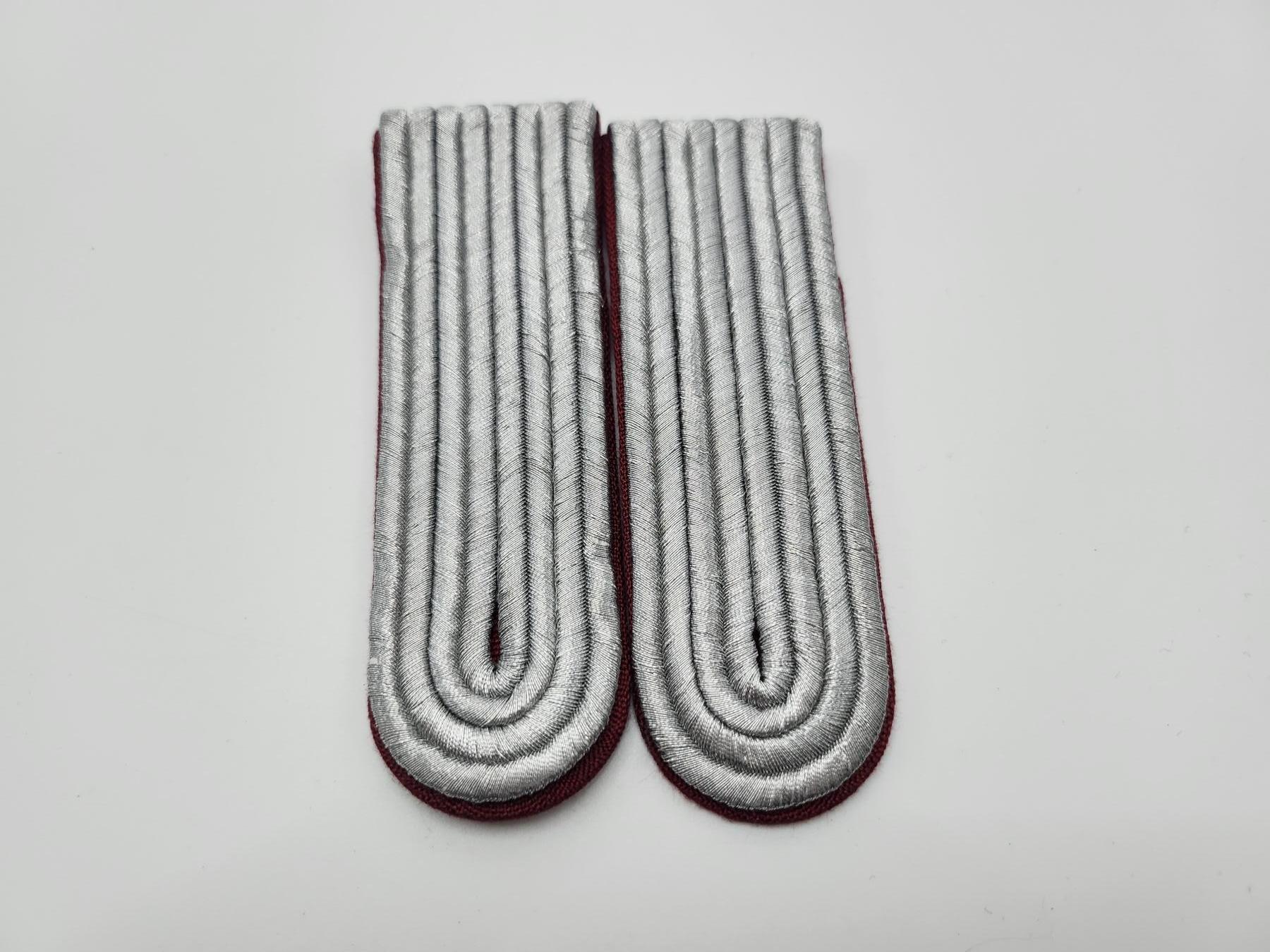 南水社第二次拍卖 东德人民军尉官金属丝肩章（一对）