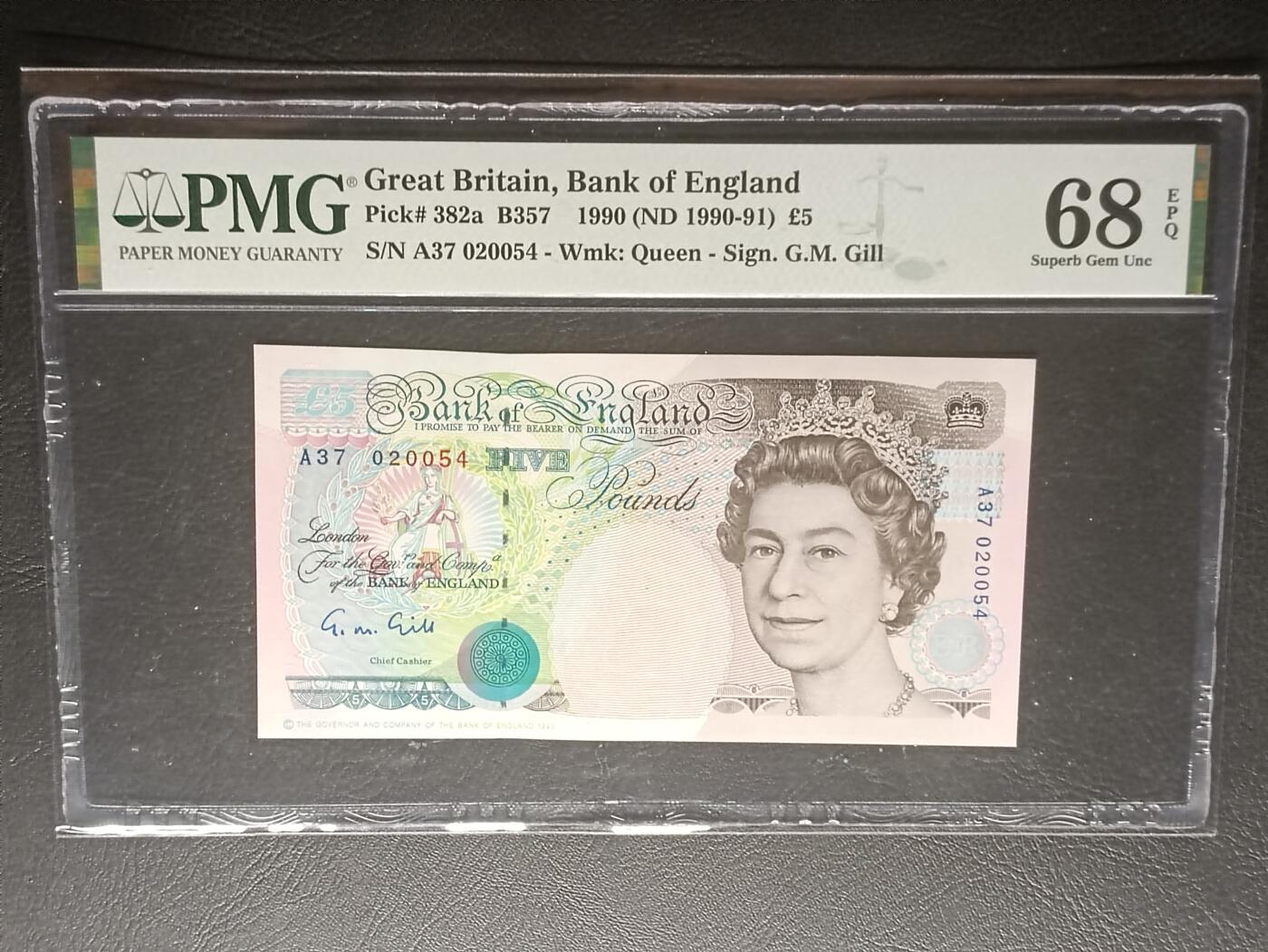 【年后首拍！】2026二月第三期，总217期 英格兰E序列皇冠初版稀有Gill初签5镑PMG68epq，中年女王和史蒂芬逊