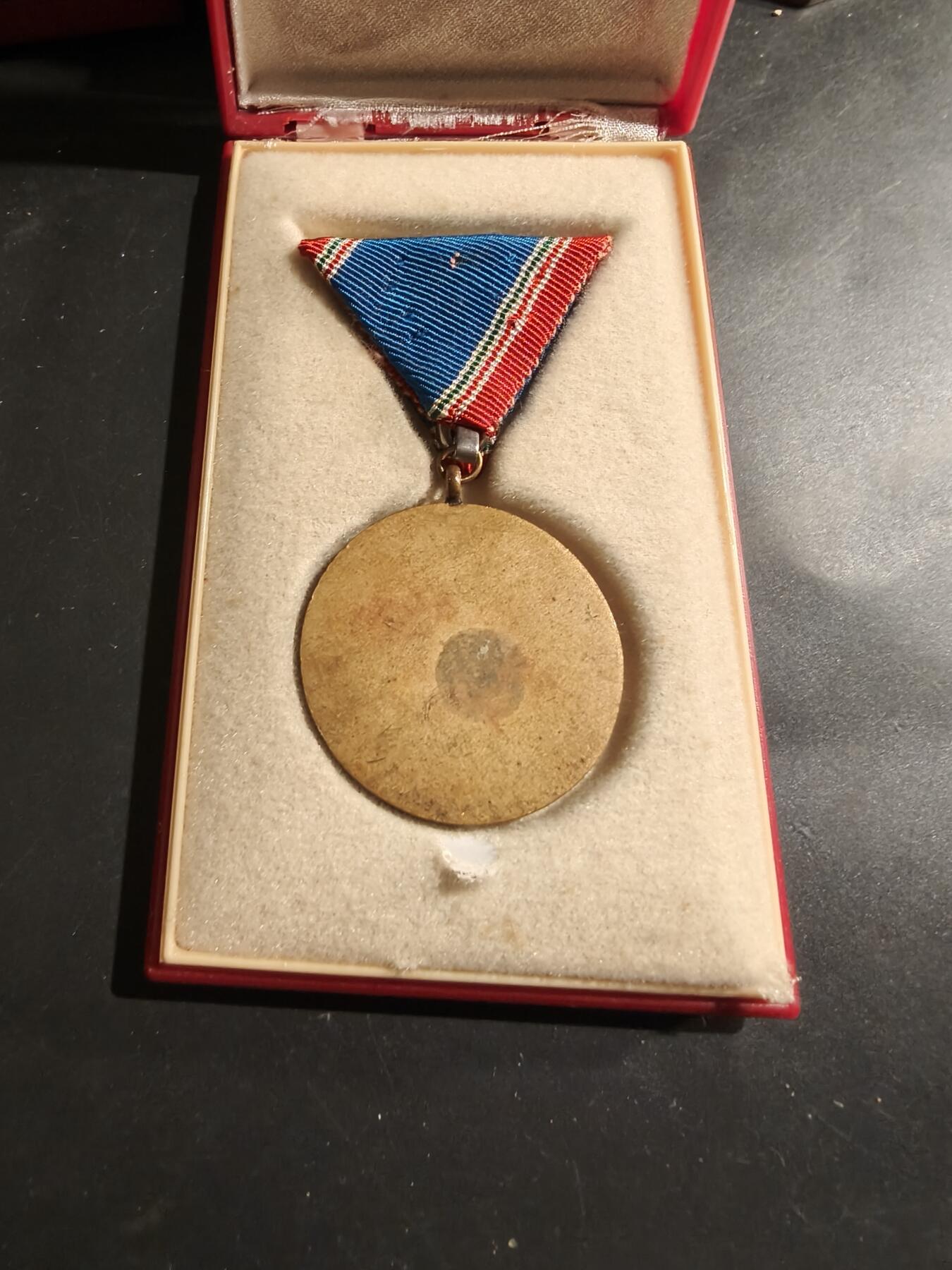 老王徽章第184期 匈牙利20周年服役纪念章    原盒    盒子有损