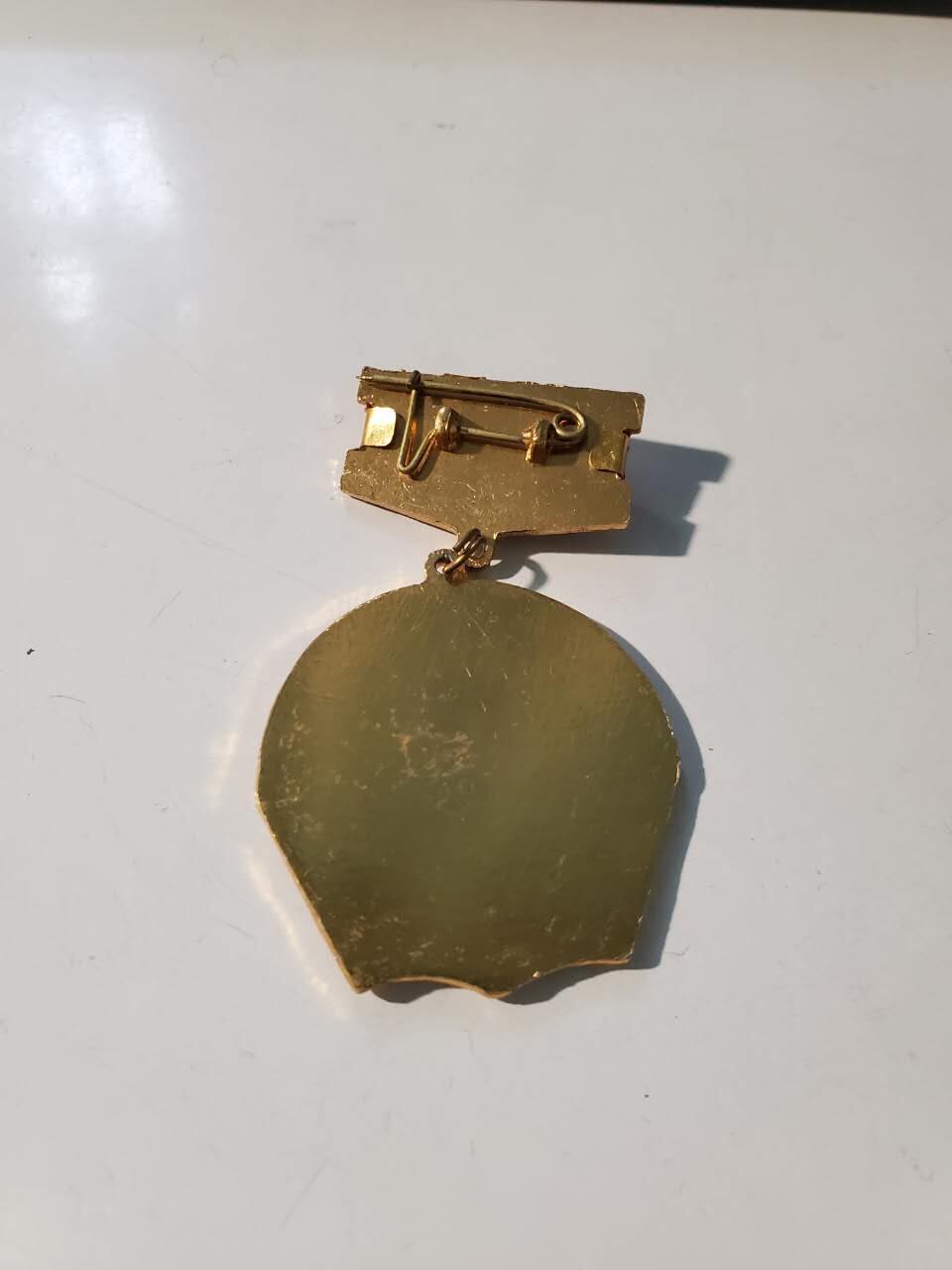 韵星假日军品类拍卖第42期 -- Rimey Holidays Militaria Auction 42 越南社会主义共和国为教育事业服务奖章