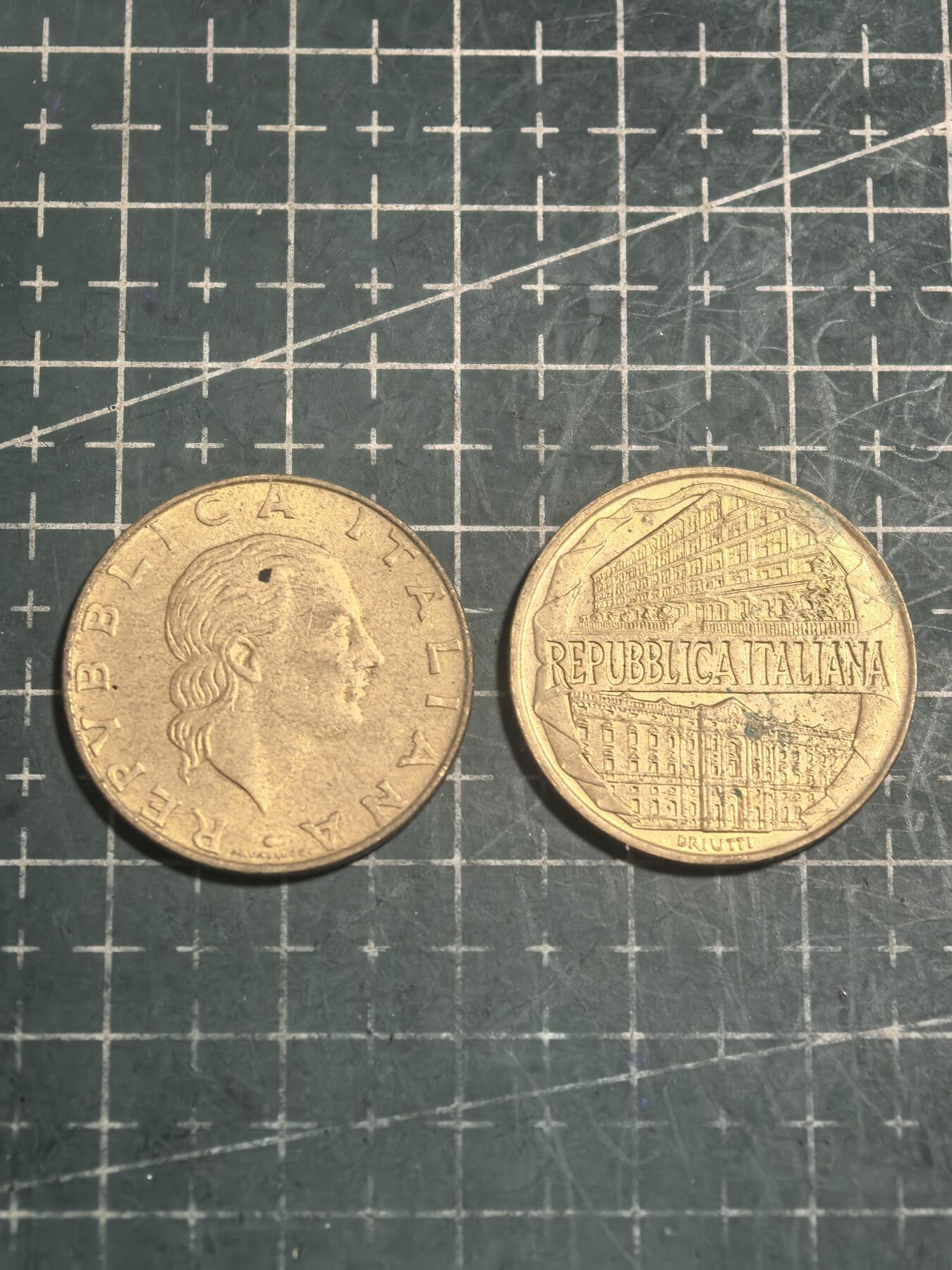 轻松集币无压力 意大利200里拉纪念币/组