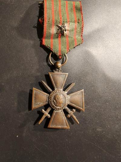 老王徽章第184期 - 法国1916战争十字奖章    一颗铜星勋饰