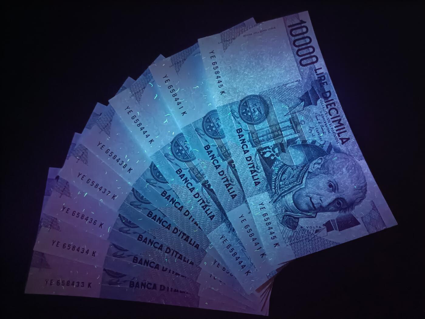 【年后首拍！】2026二月第三期，总217期 意大利1984版10000里拉UNC—UNC-批量八张含一张豹子号