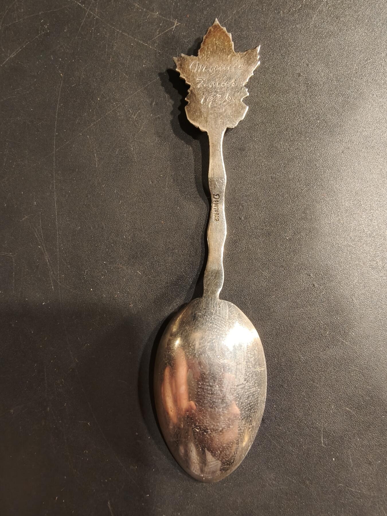 老王徽章第184期 加拿大银餐勺    925银   带温哥华装饰    10.5g