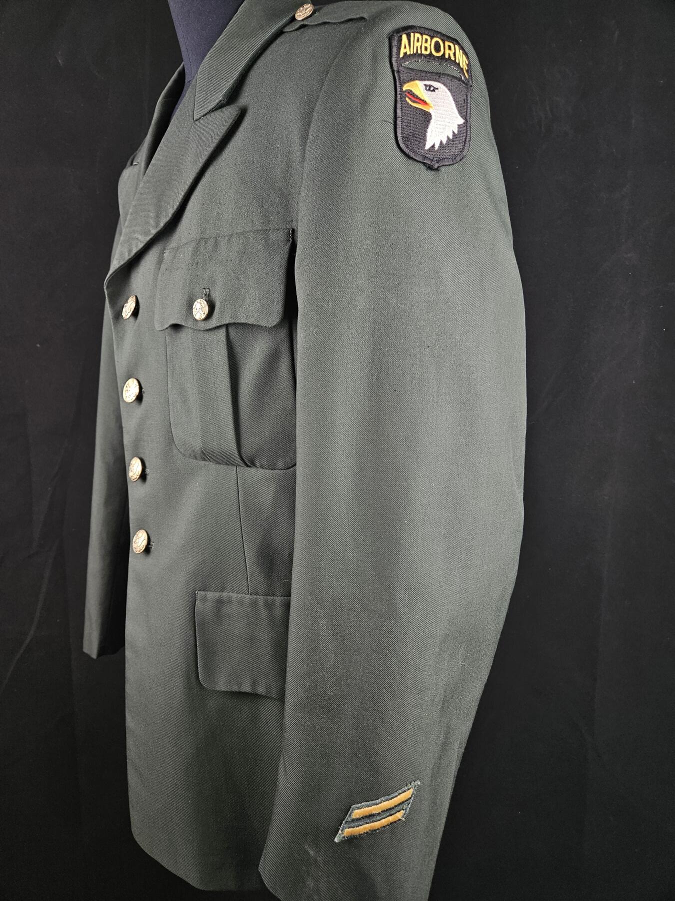 0元起拍勋章 第335期 咸鱼国勋章拍卖专场 2月25日（周三）下午6：00开始 美国陆军士官礼服一套 裤子马裤呢面料 胸围102 肩宽48 衣长76 袖长60 腰围83 裤长104