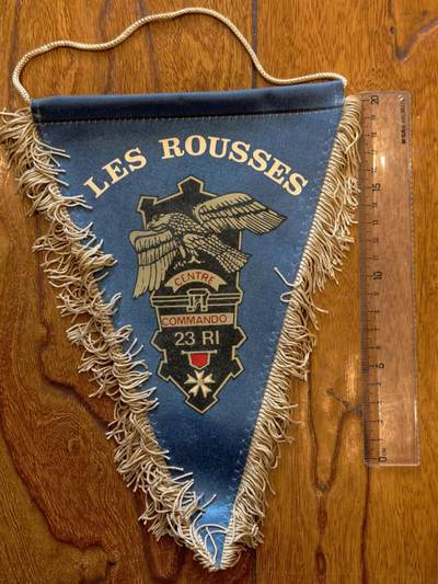 凯旋世界勋赏（持续上新中）（第22期新年大拍）（欢迎送拍）（对拍品有疑问请询问客服，不接受到手刀，出价默认拍品品相。请认真阅读拍卖规则！出价默认已认可！）（收到货请录制开箱视频，无视频概不处理问题。） - 法国陆军第23步兵团突击队中心（Centre Commando du 23e Régiment d'Infanterie, 23e RI）**的小旗（Fanion），该部队也被称为“红头发”（Les Rousses）。   