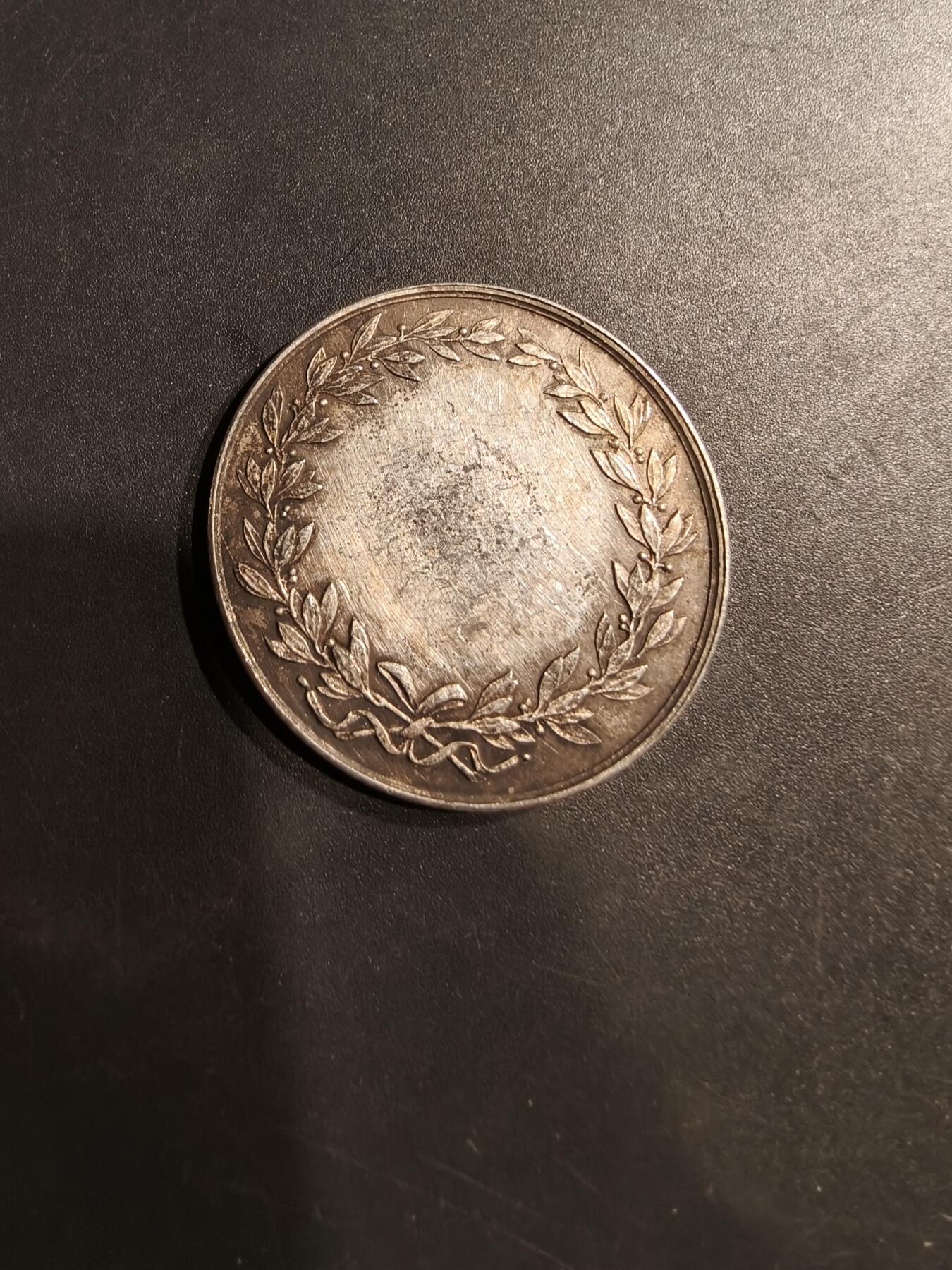 老王徽章第184期 法国凡尔赛射击协会大银章     950银    直径33mm    重量15.9g