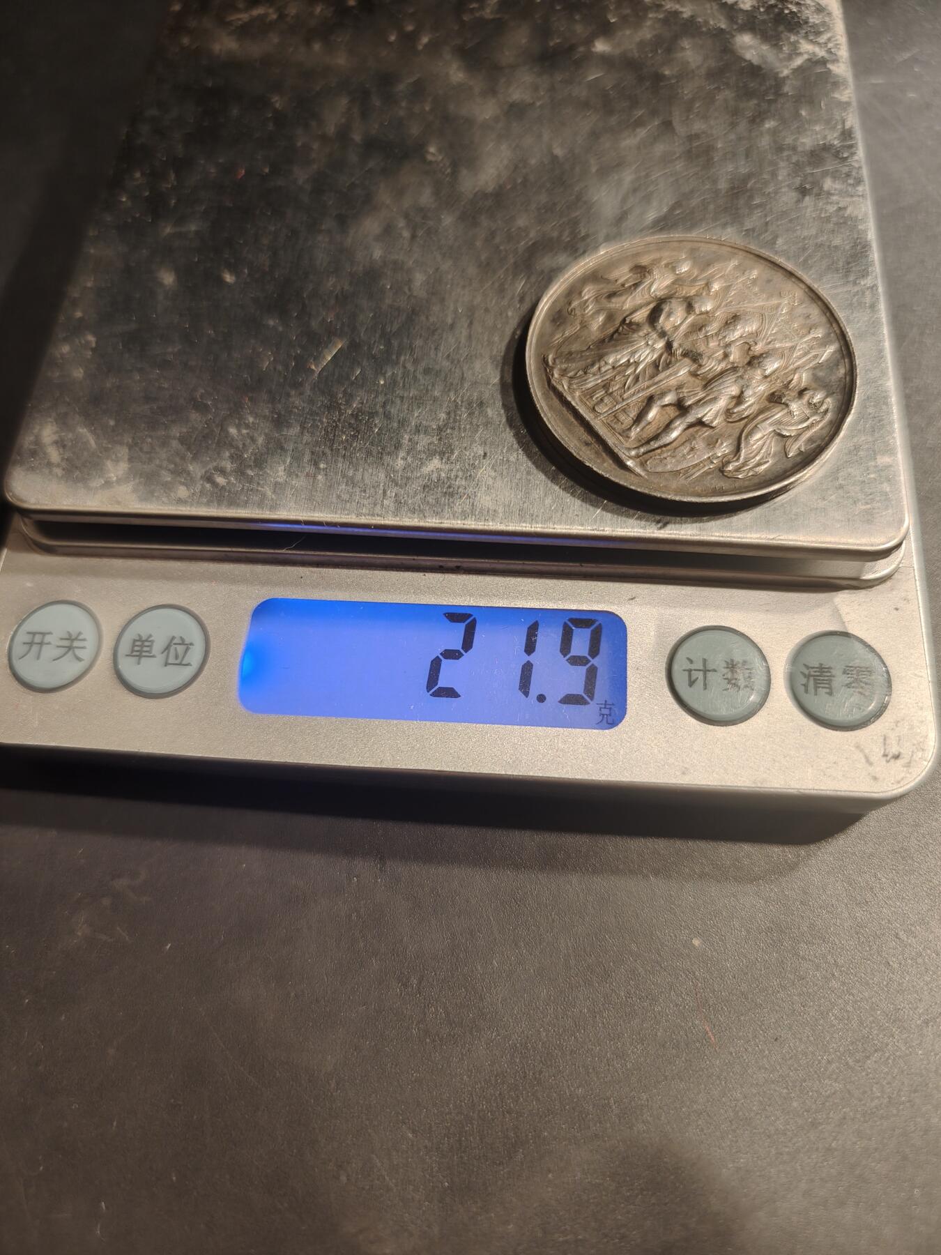 老王徽章第184期 法国婚章    带背铭   1887年结婚    950银     直径36mm    重量21.9g