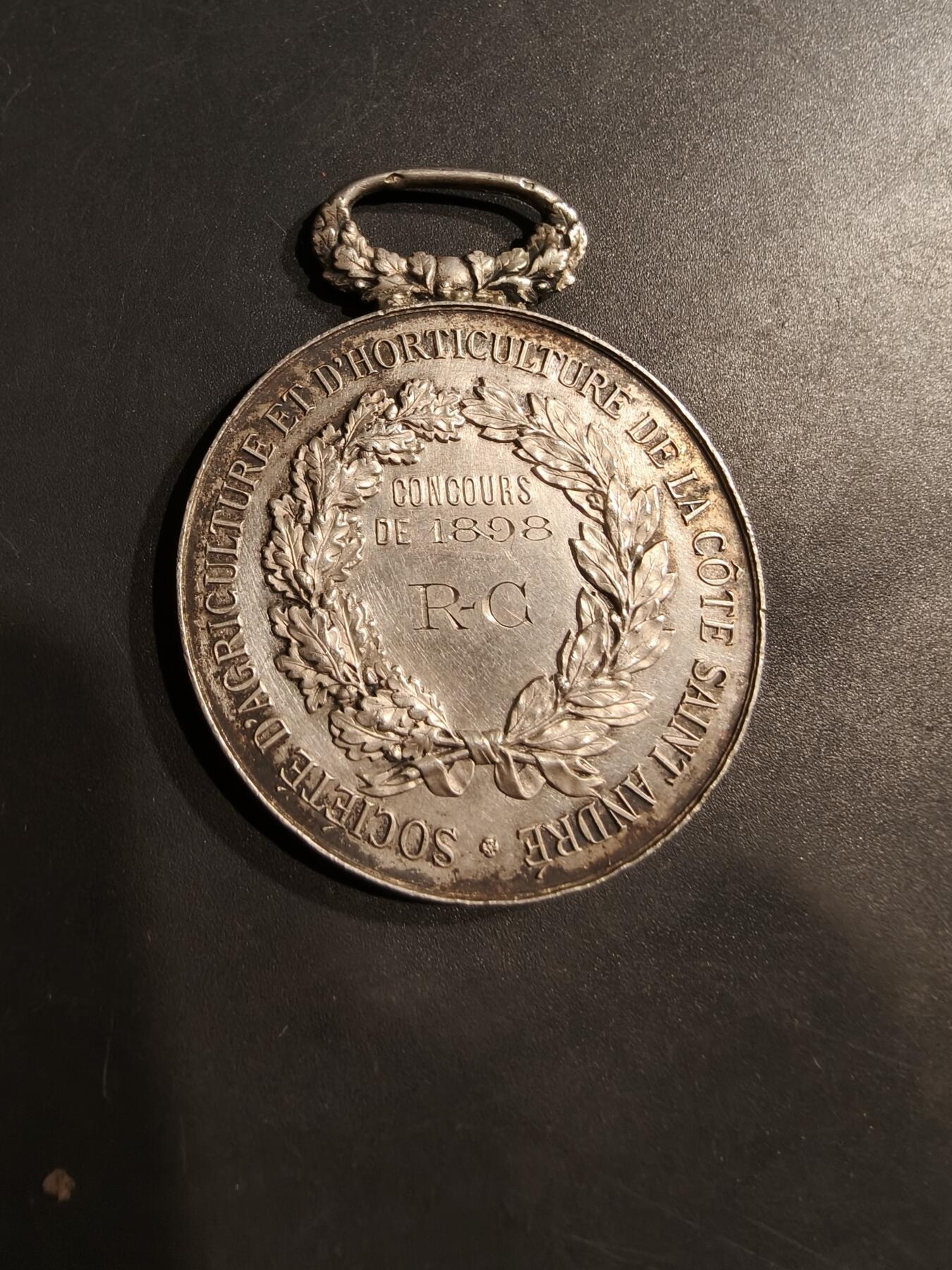 老王徽章第184期 法国1898年农业与园艺竞赛大银章     野猪头银标    直径42mm    重量39.5g