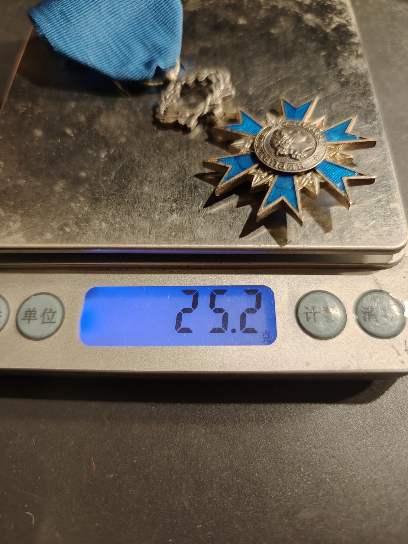 老王徽章第184期 法国骑士级国家功勋勋章     原盒     早期950银质珐琅      25.2g