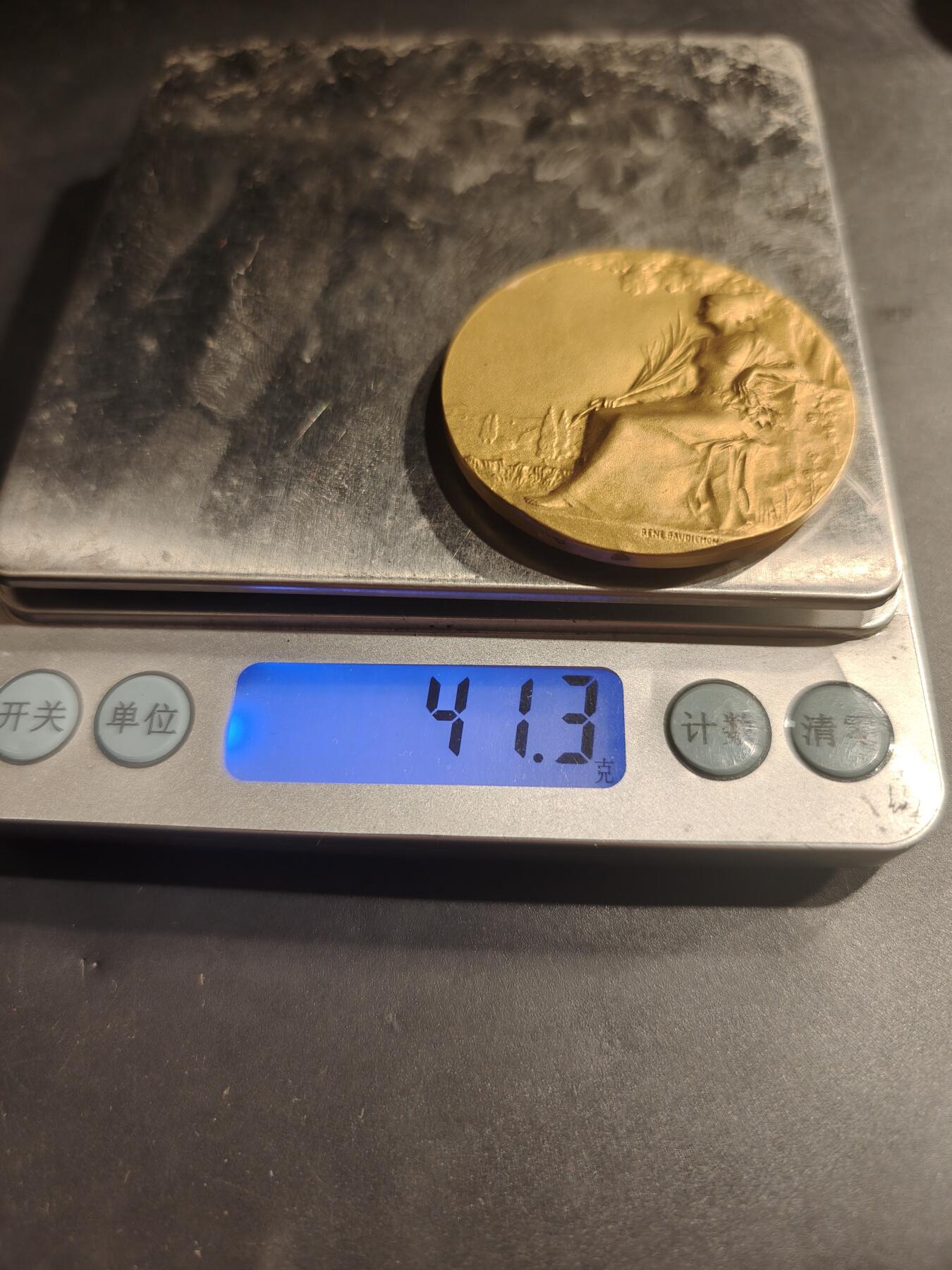 老王徽章第184期 法国1925年第32届拉罗谢尔地区节日镀金大铜章    原盒     勒内鲍迪雄作品     直径46mm     重量41.3g