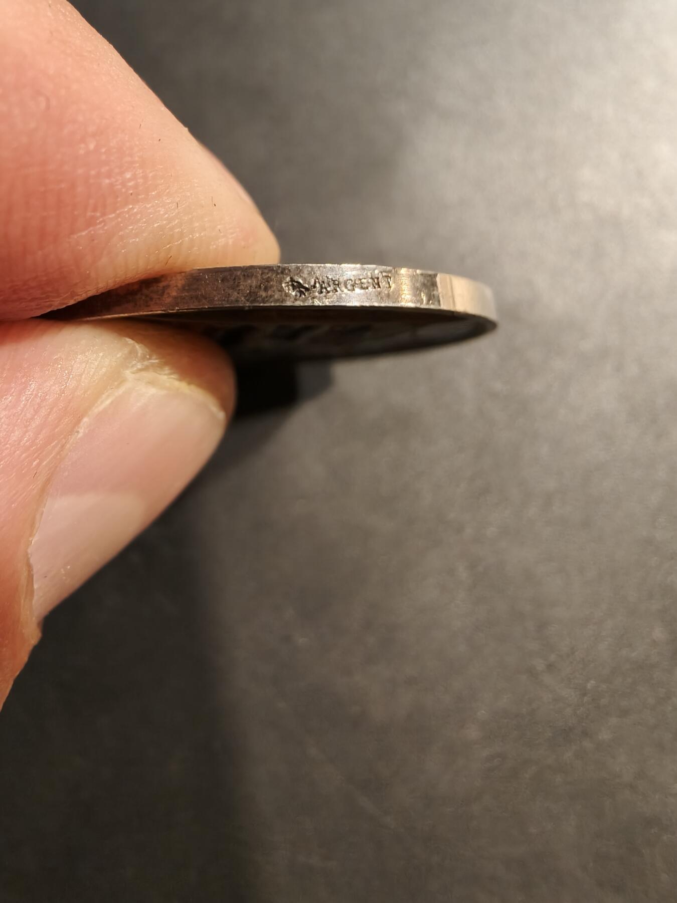 老王徽章第184期 法国婚章    带背铭1872年结婚    950银蜜蜂标    直径32mm    重量15.7g