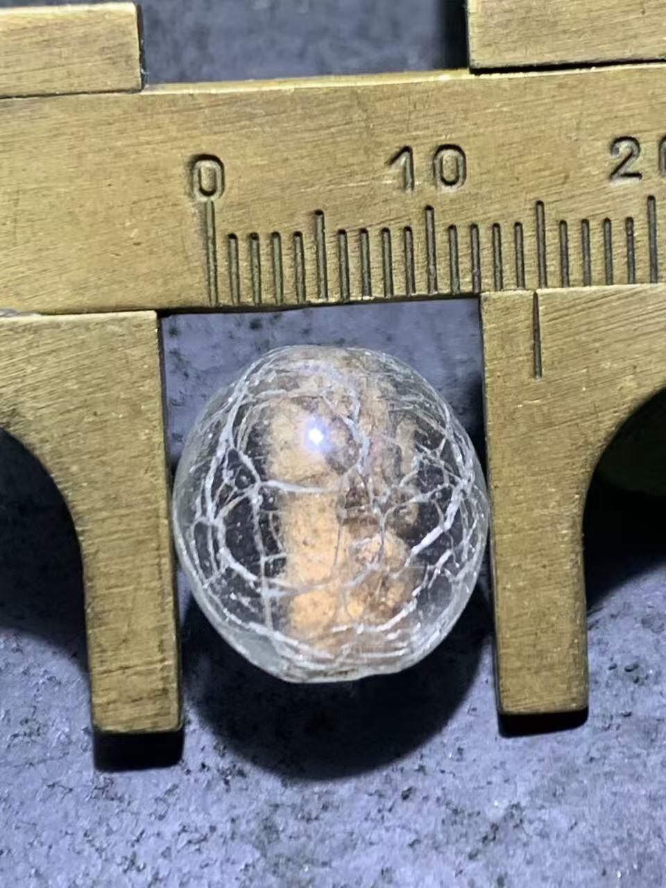 建国前后库存仿白水晶冰裂纹琉璃苹果珠一颗