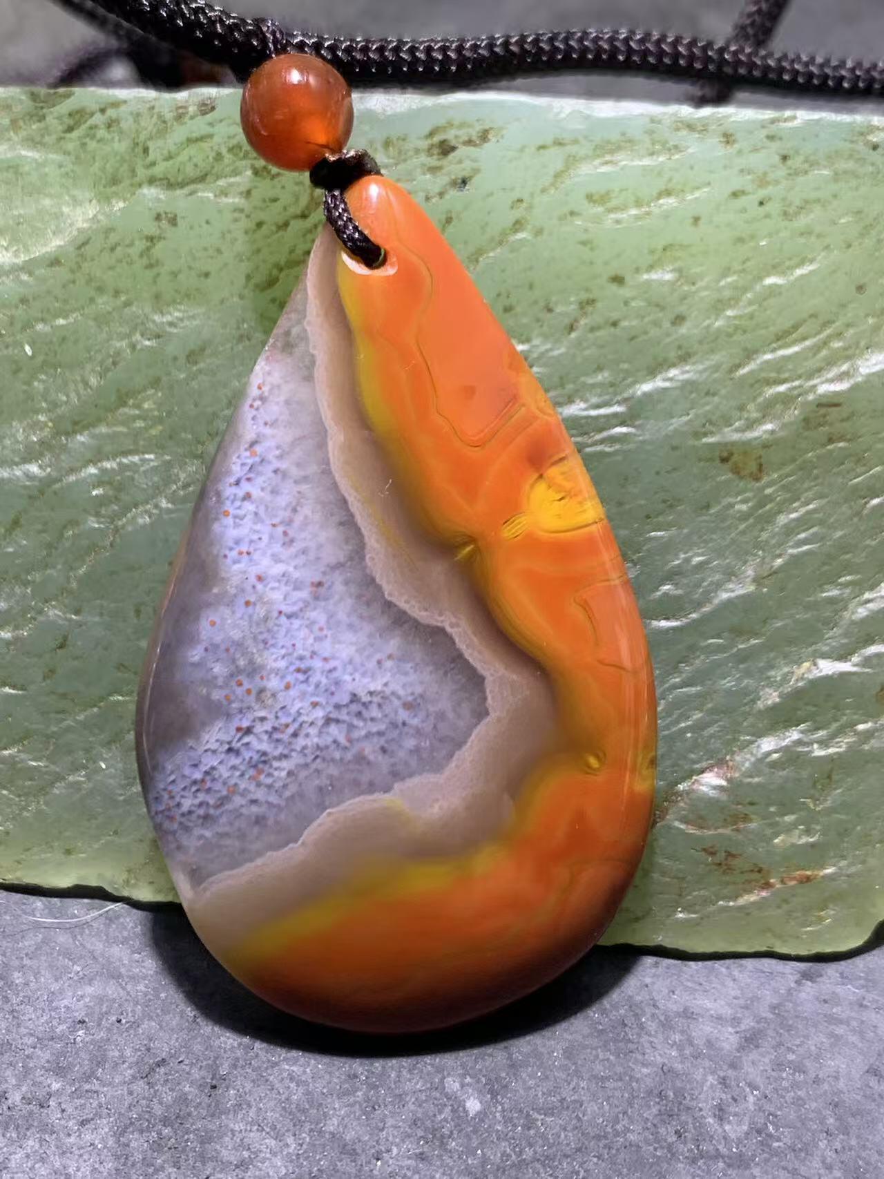 精美罕见冰飘冻料糖心飘朱砂点战国红玛瑙吊坠一个，