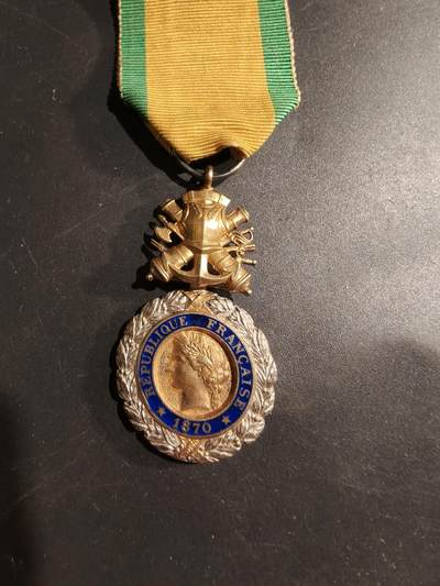 老王徽章第184期 - 法国军事奖章   三共时期    950银镀金珐琅     20g