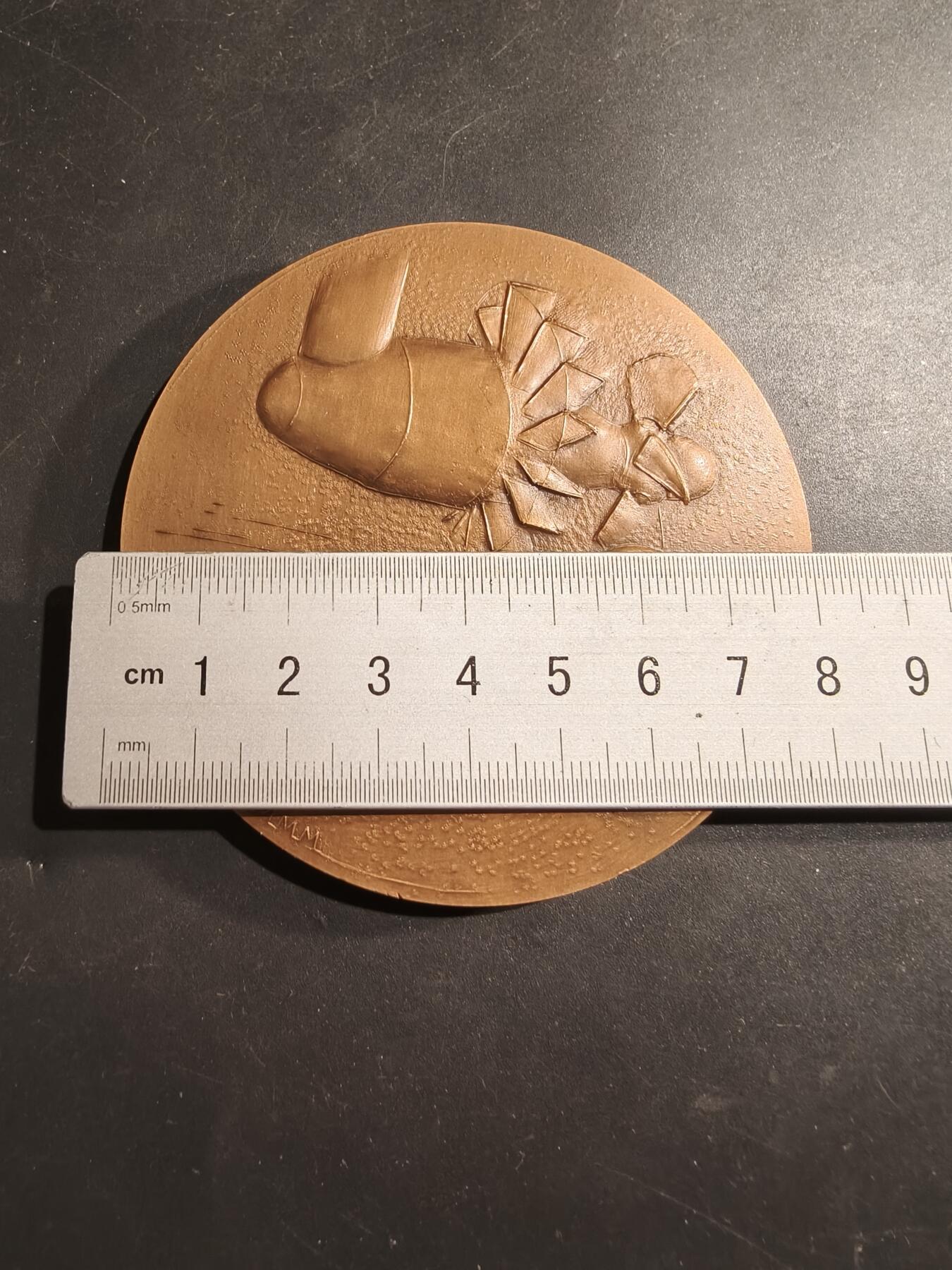 老王徽章第184期 法国1879年至1979年阿尔斯通-大西洋公司贝尔福工厂成立一百周年大铜章     原盒     直径80mm     重量250g