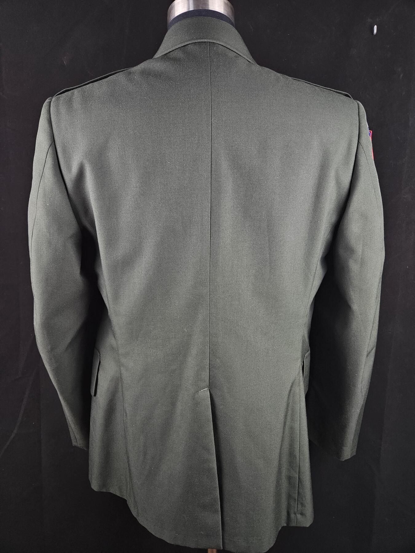 0元起拍勋章 第335期 咸鱼国勋章拍卖专场 2月25日（周三）下午6：00开始 美国陆军士官礼服一套 裤子马裤呢面料 胸围102 肩宽48 衣长76 袖长60 腰围83 裤长104