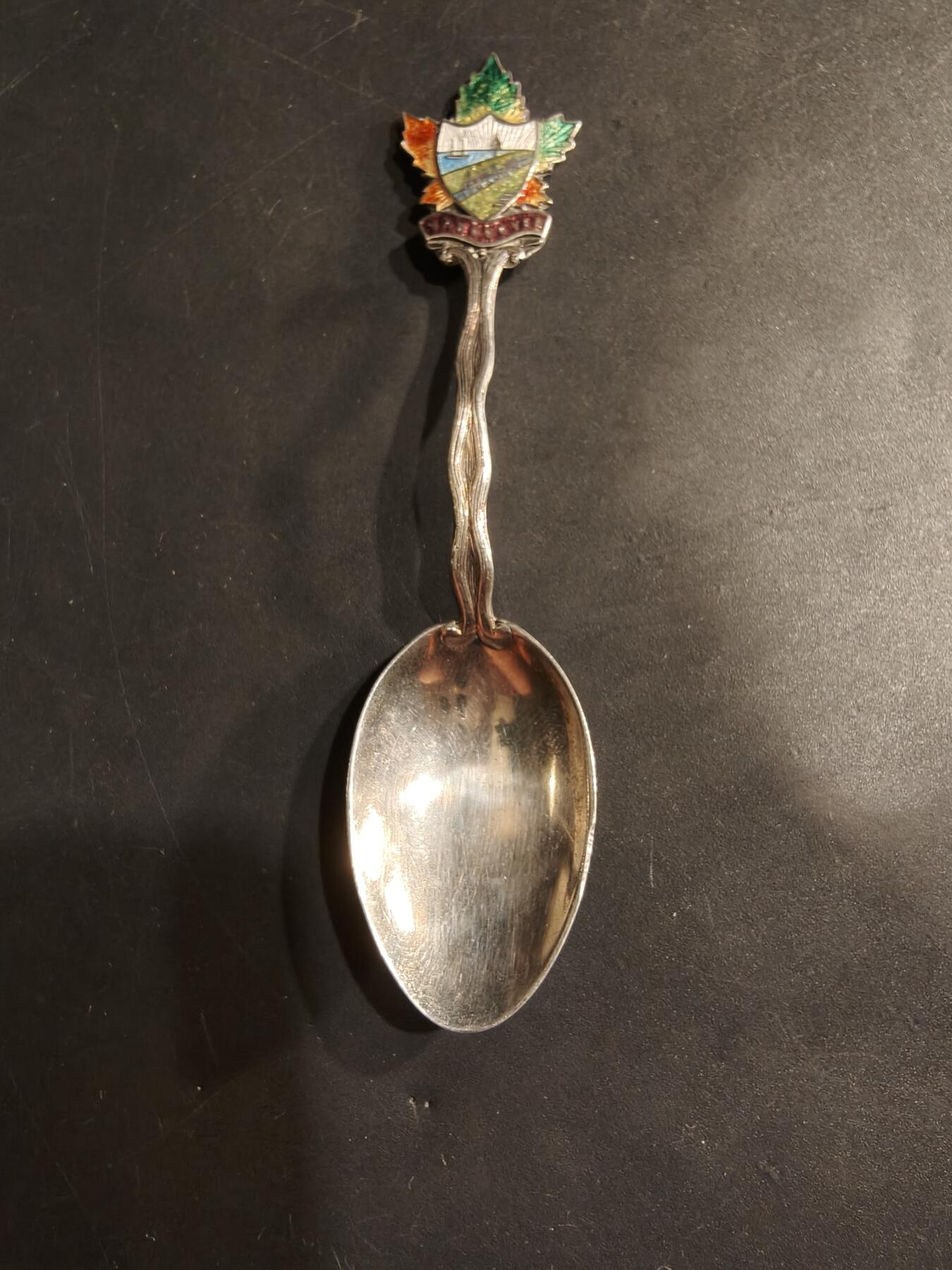 老王徽章第184期 加拿大银餐勺    925银   带温哥华装饰    10.5g