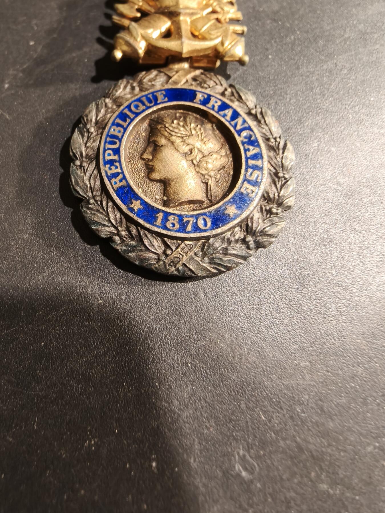 老王徽章第184期 法国军事奖章   三共时期    950银镀金珐琅     21.2g