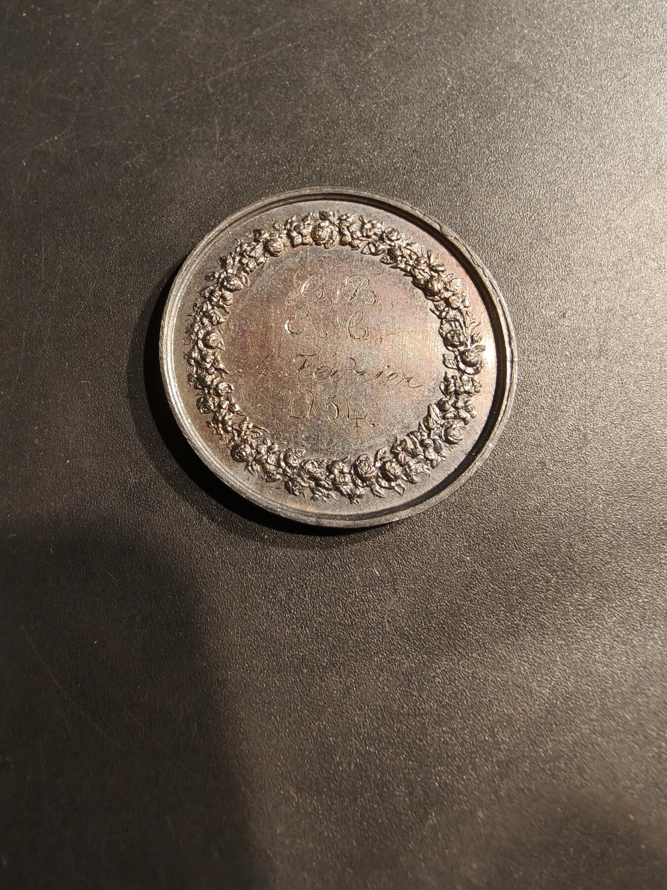 老王徽章第184期 法国婚章    带背铭1854年结婚    950银早期手指标    直径33mm    重量16.1g