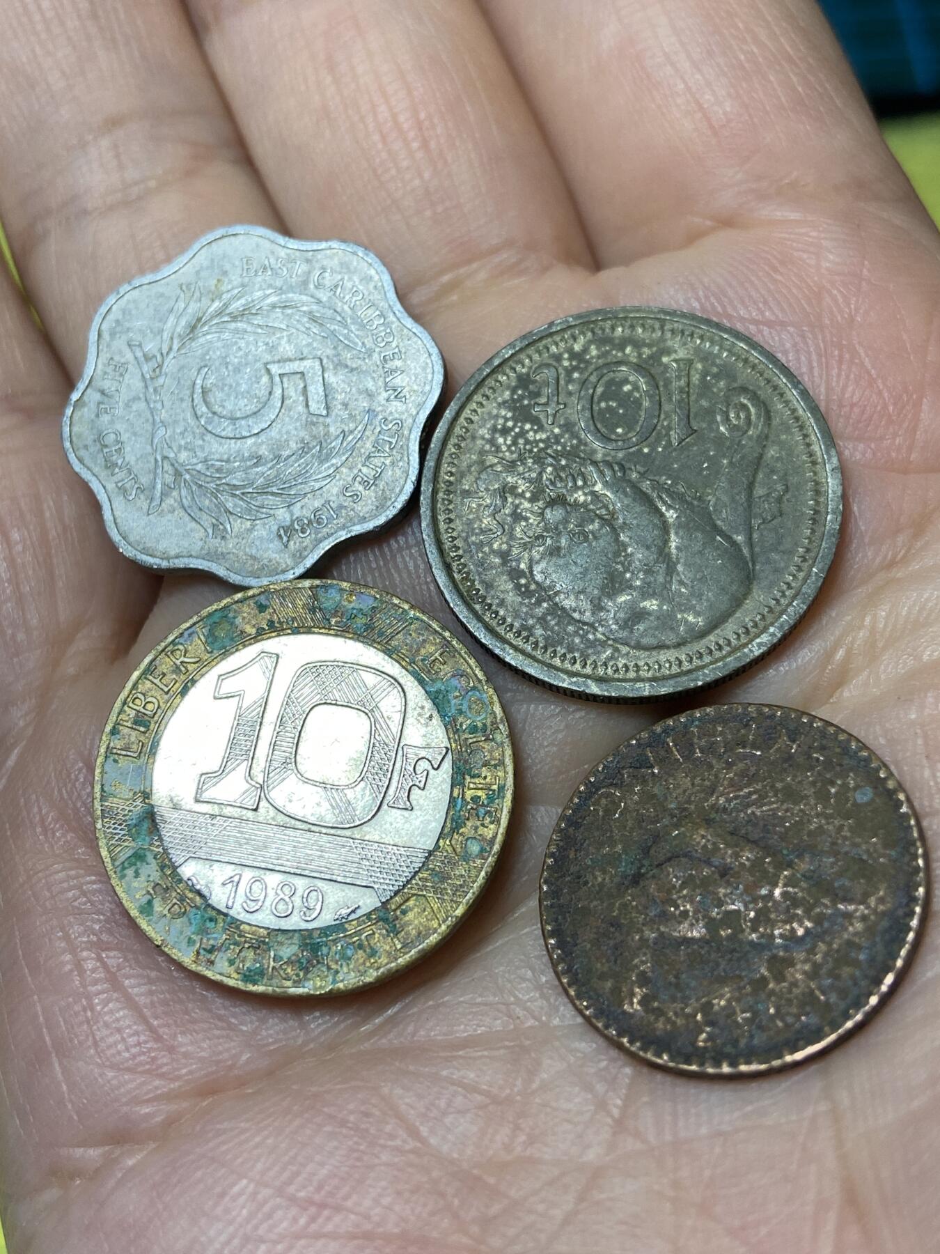 2026年第三十一场(总第二百场)英国一线回流散币新春特拍第三场(免佣金) 差品币4枚：东加勒比1984年5分，巴布亚新几内亚🇵🇬1975年10托伊，法国🇫🇷1989年10法郎，英国🇬🇧1法新