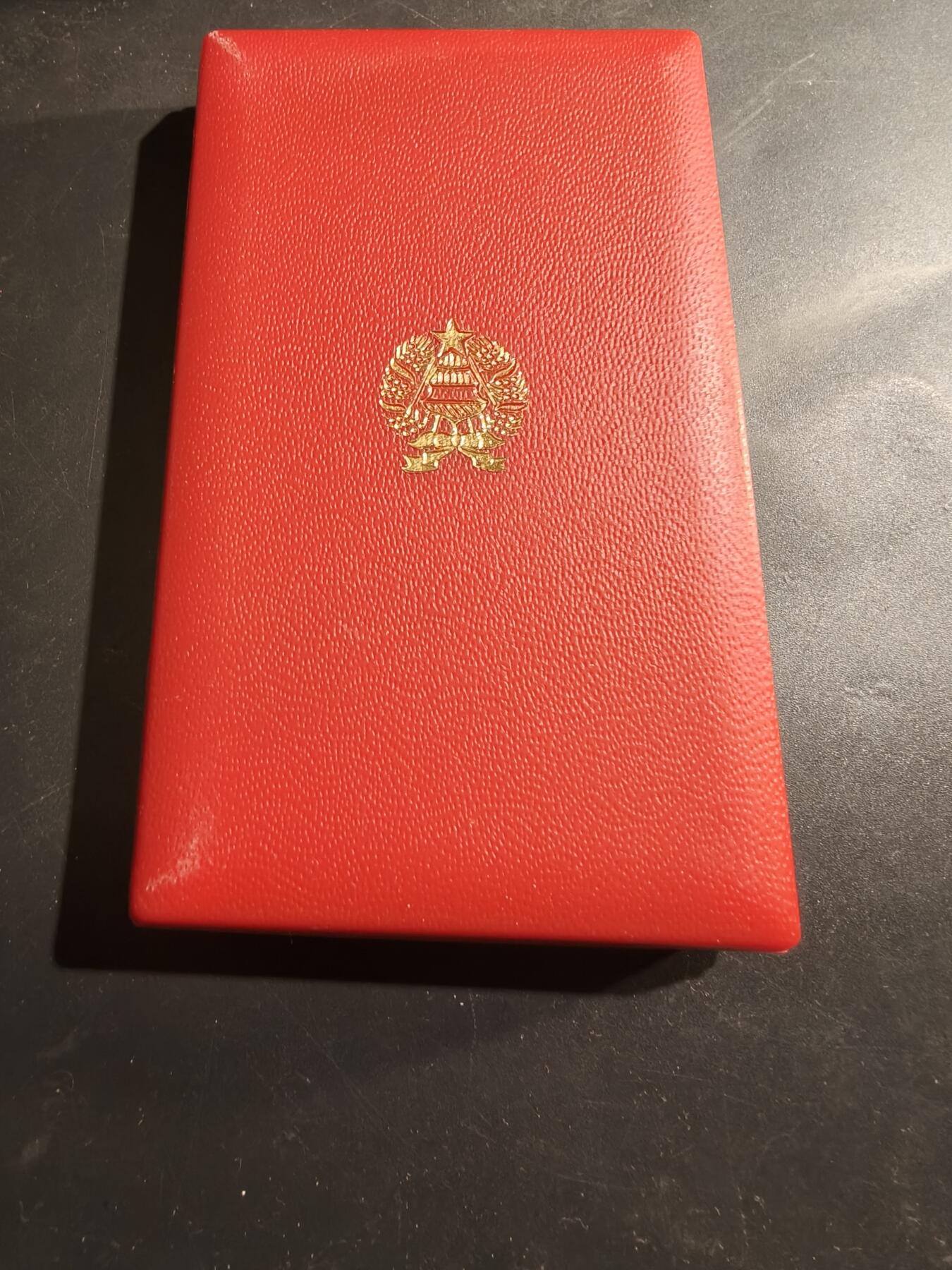 老王徽章第184期 匈牙利15周年服役纪念章    原盒   盒子有损