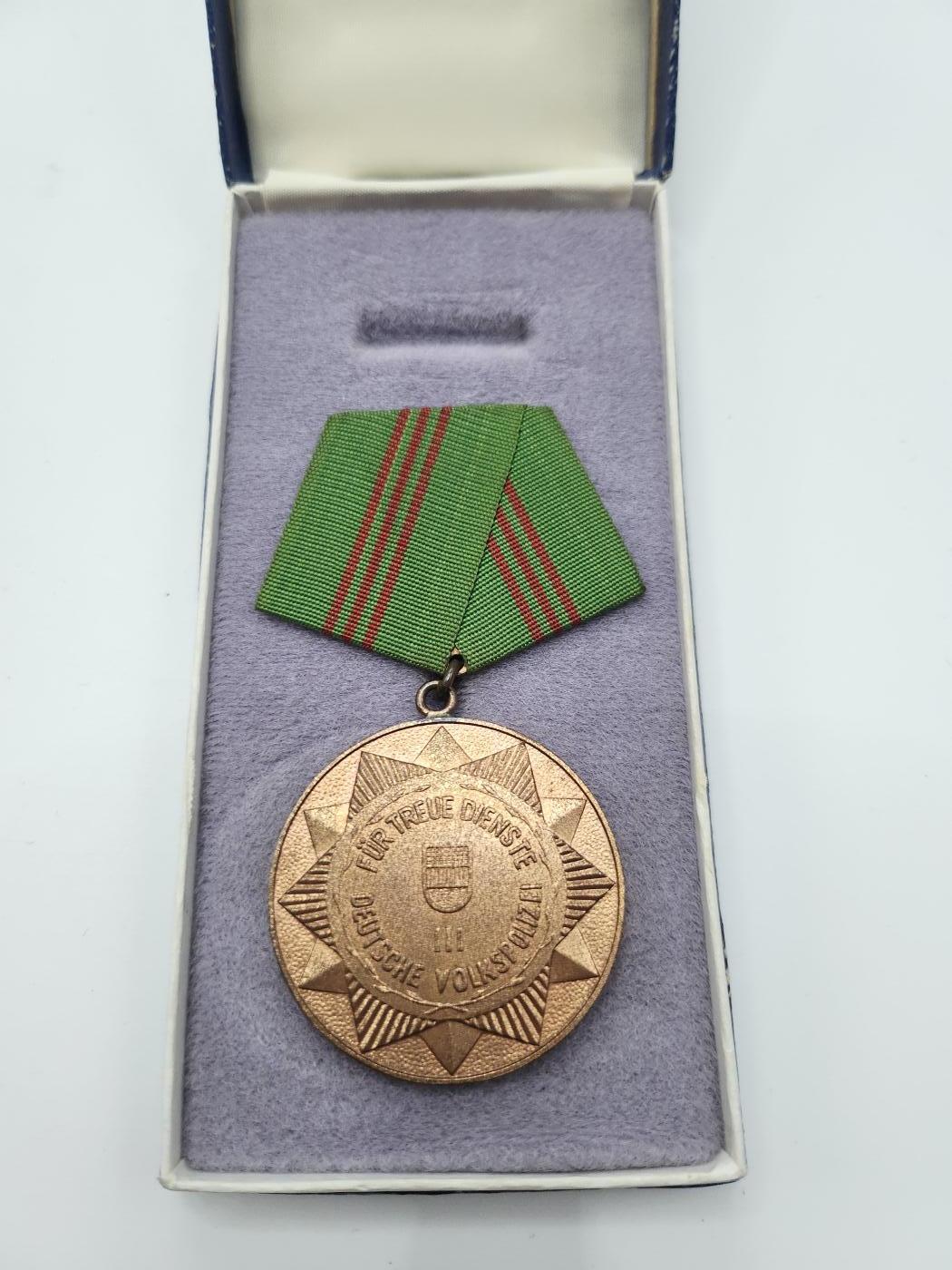 南水社第二次拍卖 德意志民主共和国人民警察忠诚服役奖章（三级/铜质）品相完好盒略齐全