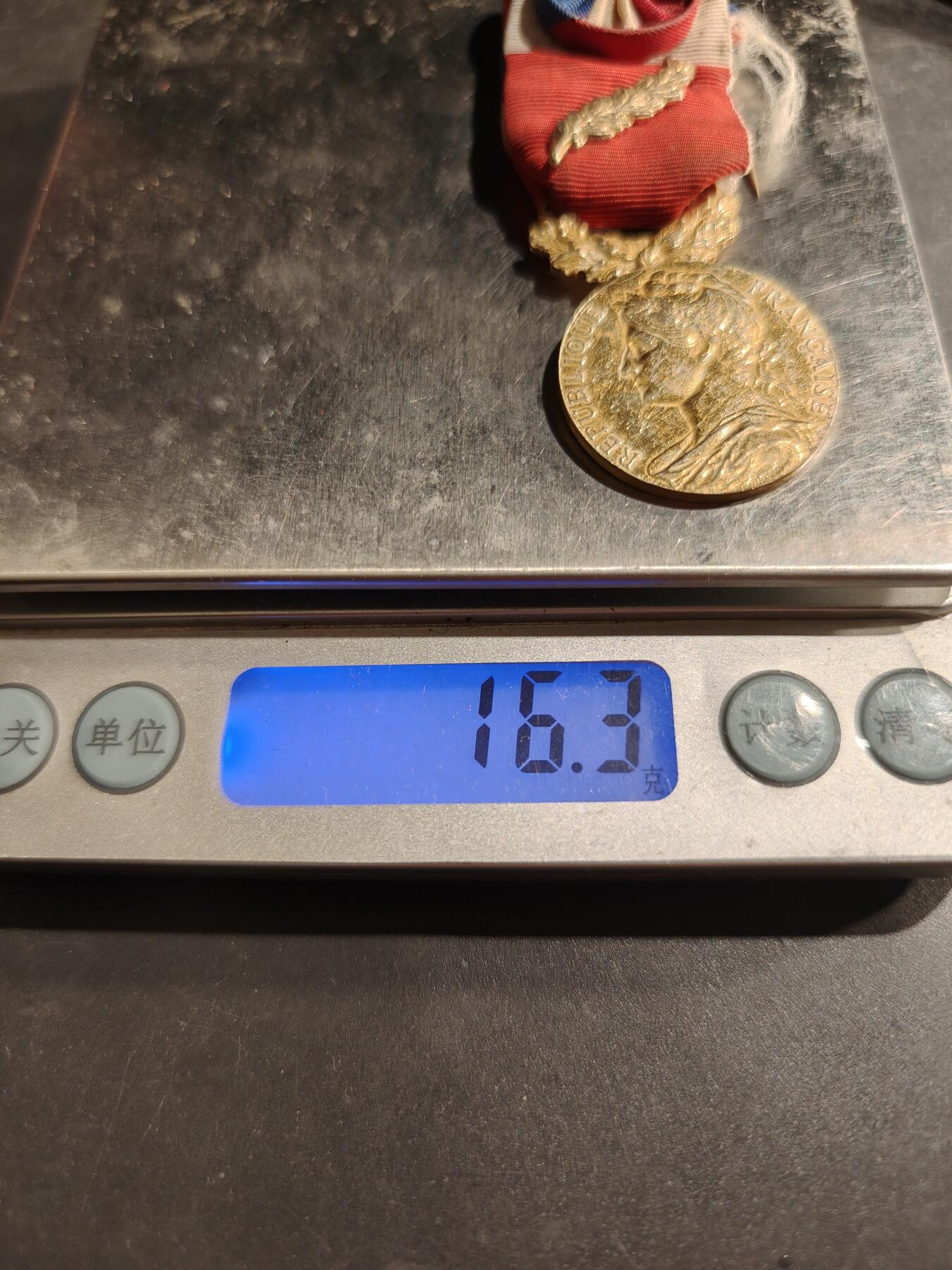 老王徽章第184期 法国金级劳工奖章    1990年实发    925银镀金   金棕榈勋饰    16.3g