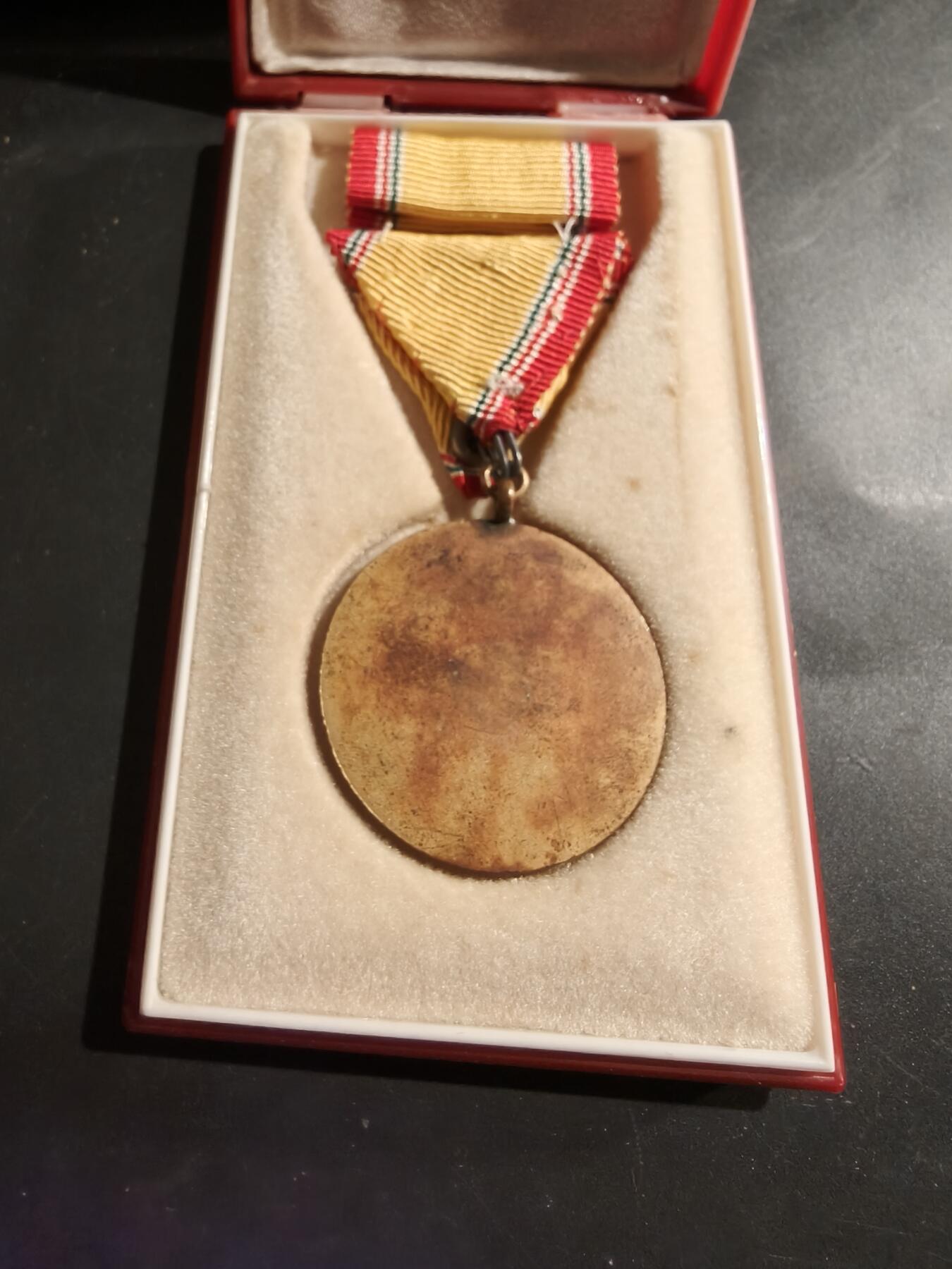 老王徽章第184期 匈牙利10周年服役纪念章    带略   原盒盒子有损