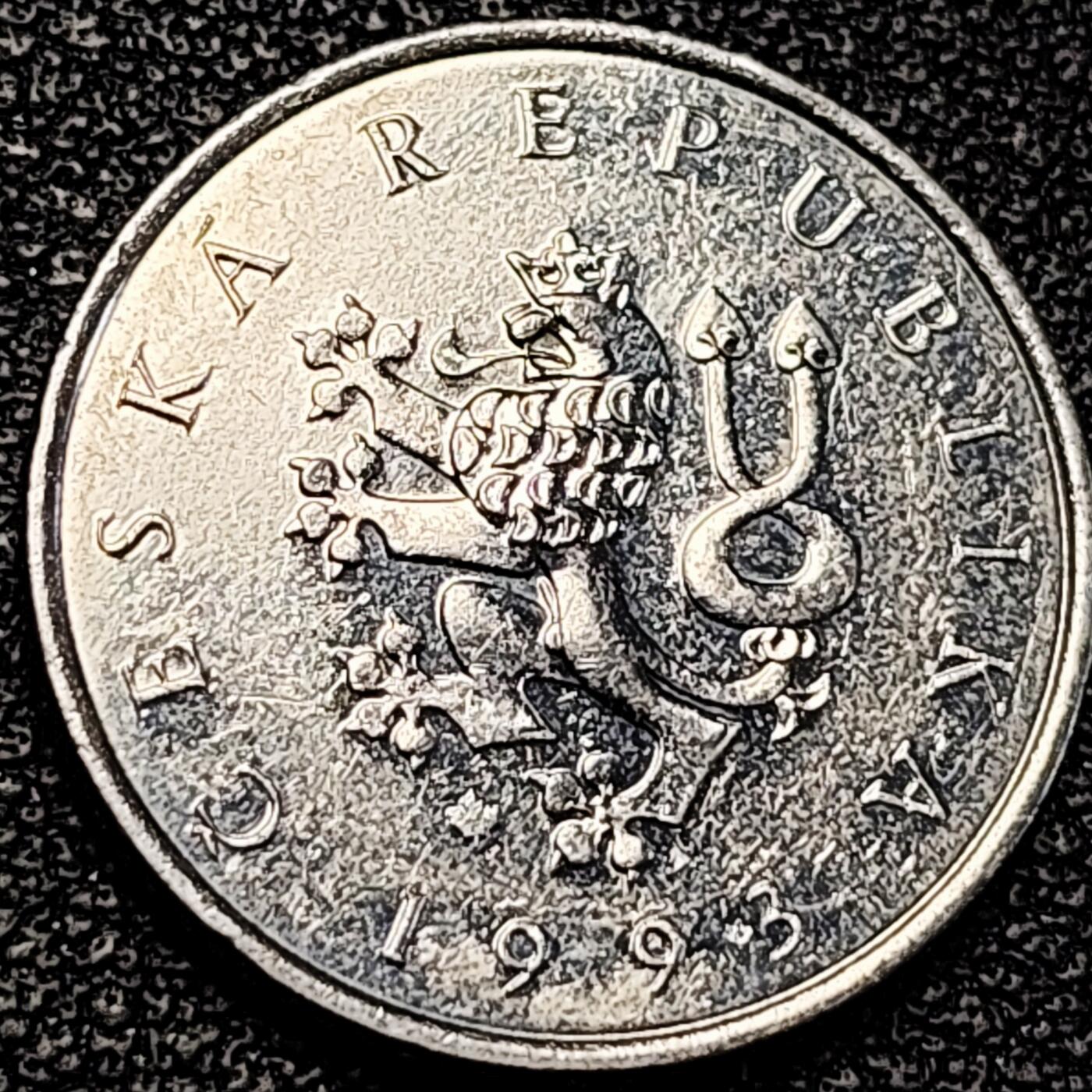 泉币菌-第195场- 新年快乐 新年第三场 本场拍品多 请提前出价  捷克1993年 1克朗 双尾狮 皇冠 镍包钢币  20mm 