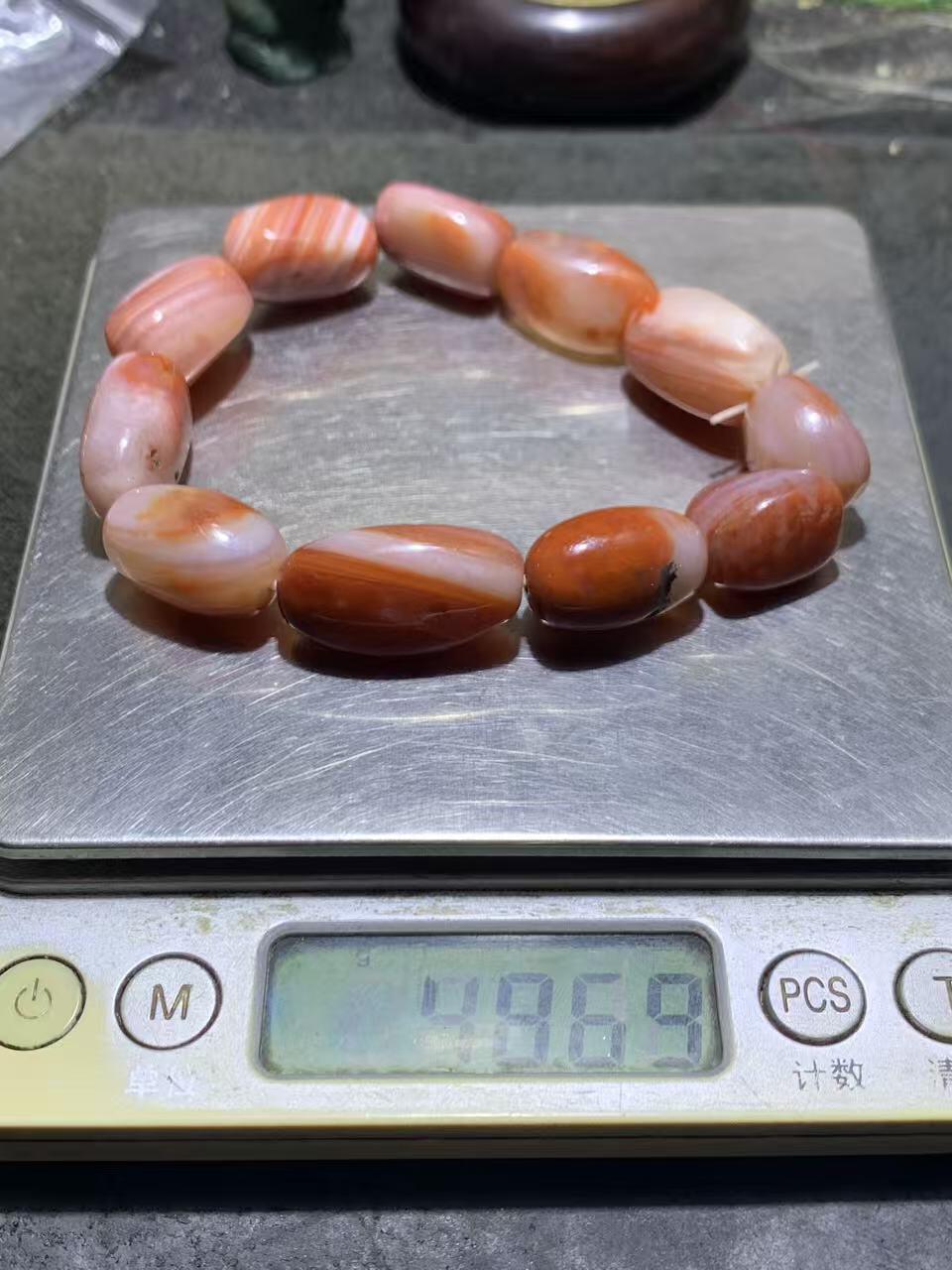 川料红白南红玛瑙随形单圈手串一条，