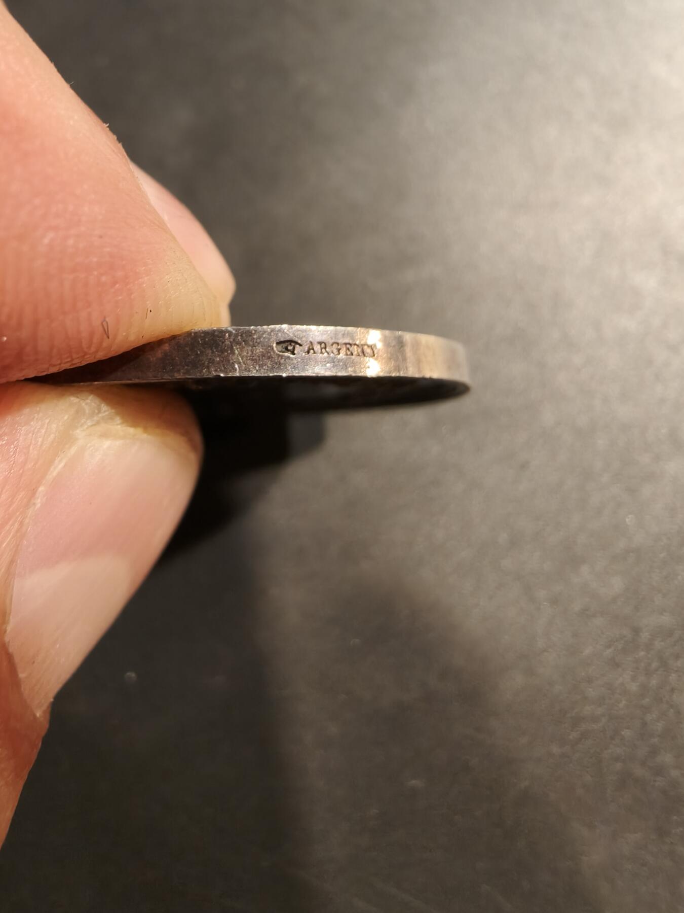 老王徽章第184期 法国婚章    早期手指950银标    直径32mm    重量16.1g