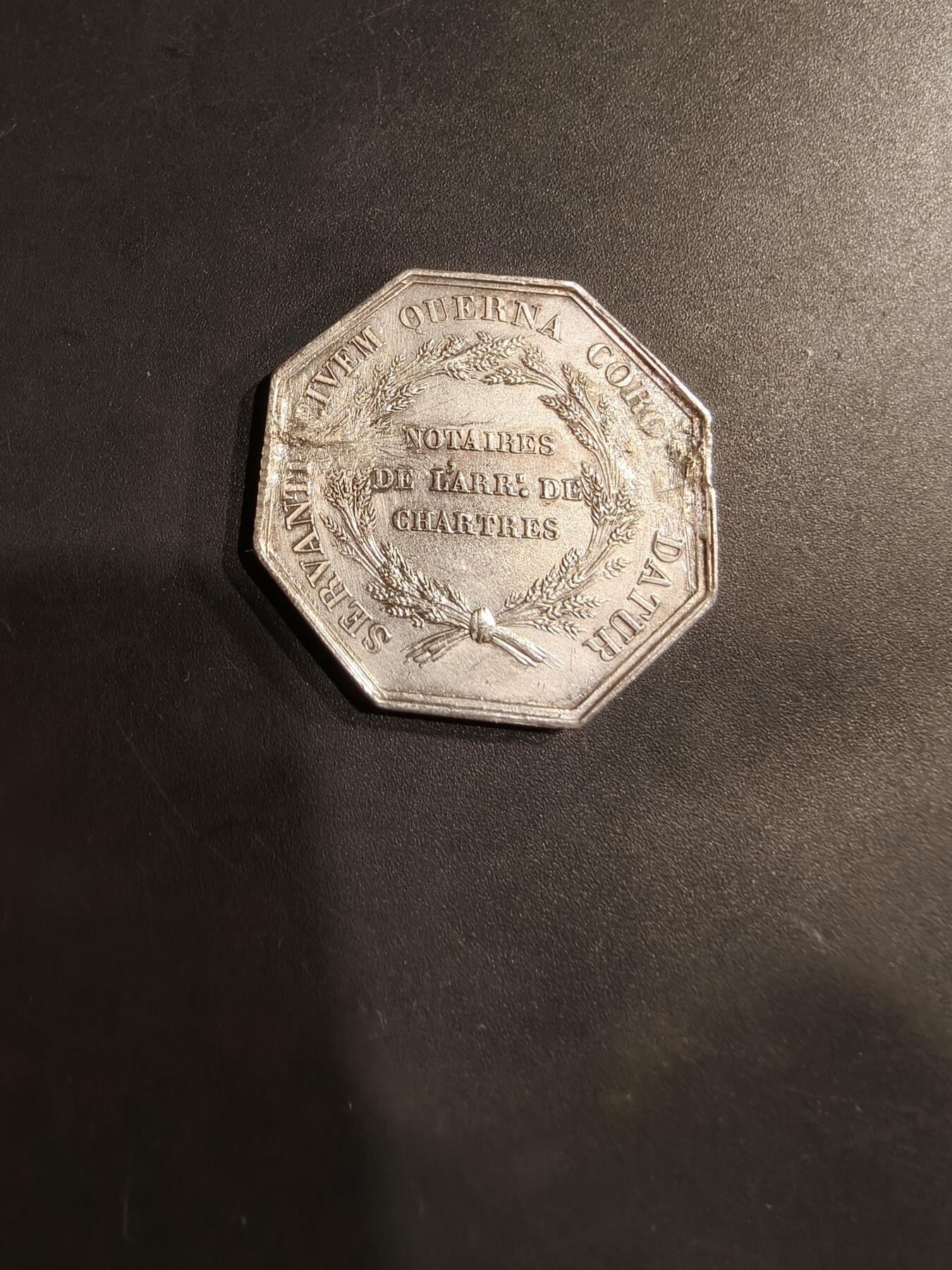老王徽章第184期 法国沙特尔公证人八角银章     950银    直径31mm    重量14.4g