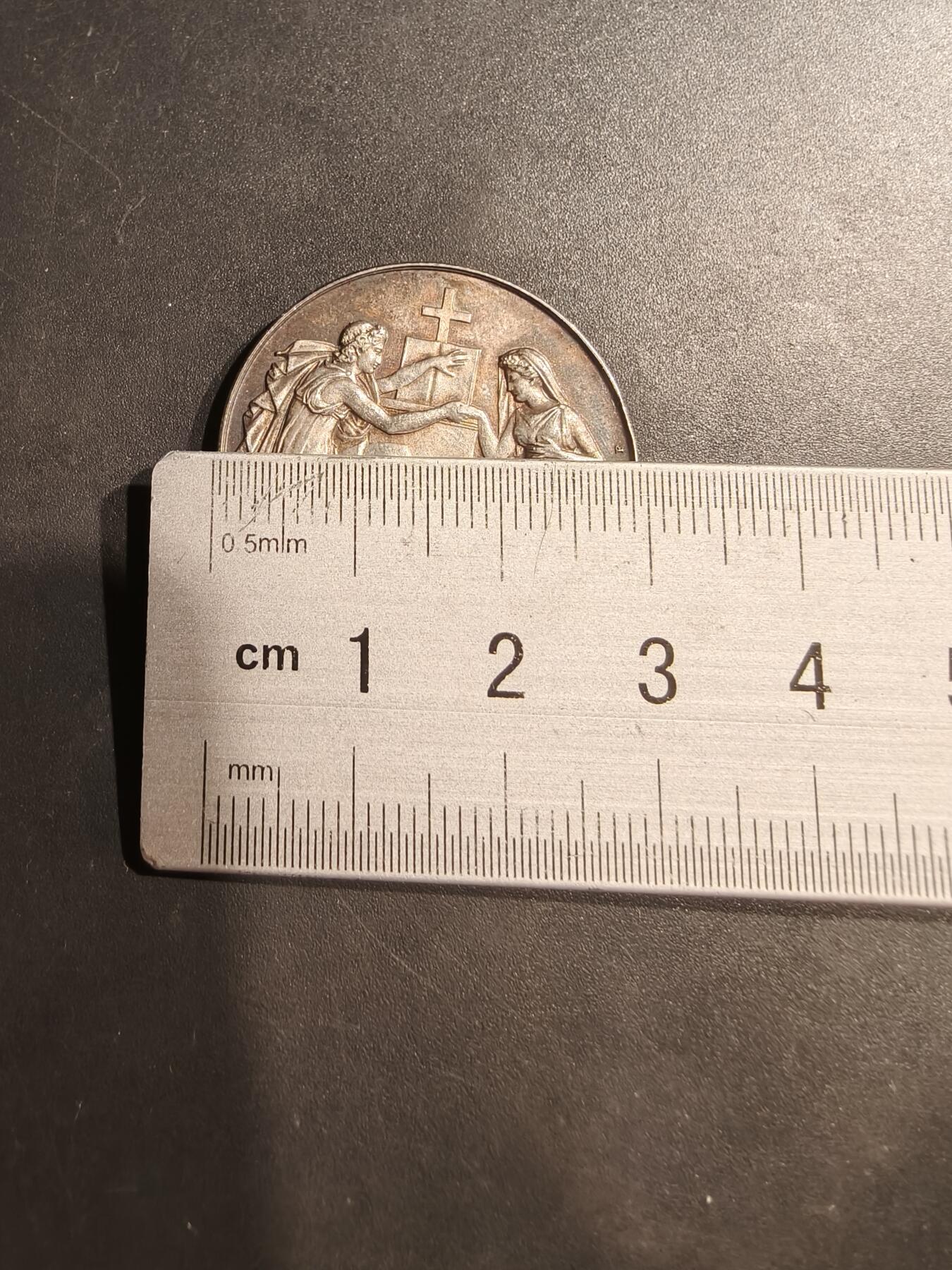 老王徽章第184期 法国婚章   950银    直径30mm    重量14.1g