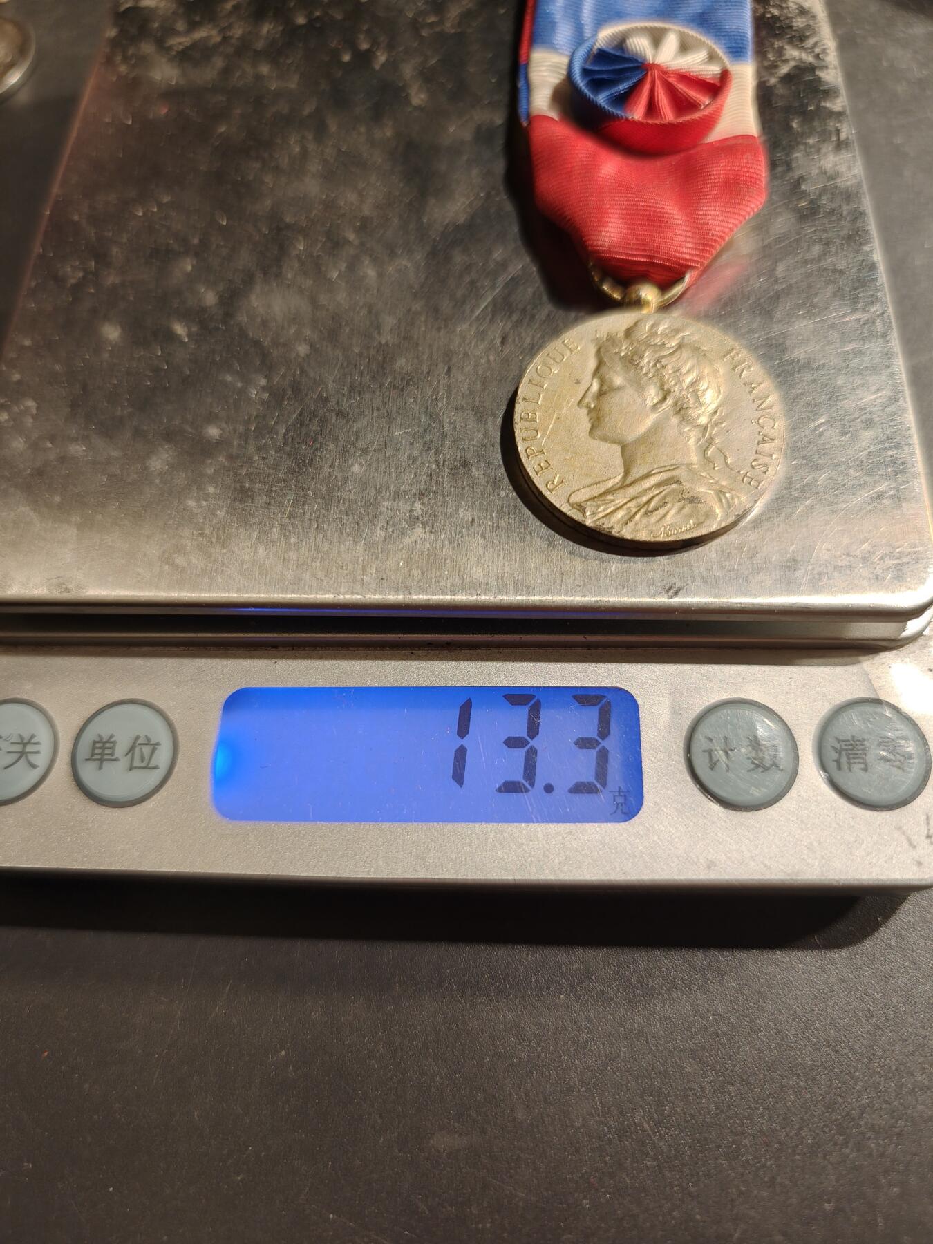 老王徽章第184期 法国金级劳工奖章   1972年实发   950银镀金    13.3g