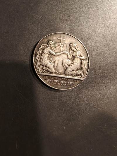 老王徽章第184期 - 法国婚章    950银    1899年结婚带边铭背铭    直径29mm    重量14.2g