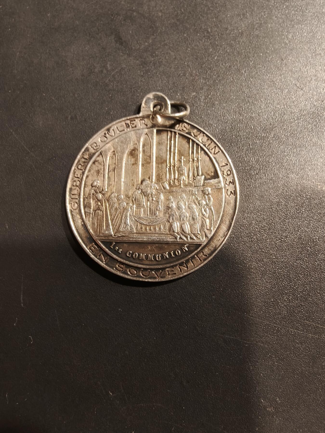 老王徽章第184期 法国初领圣体纪念章     螃蟹银标    直径27mm    重量3.2g