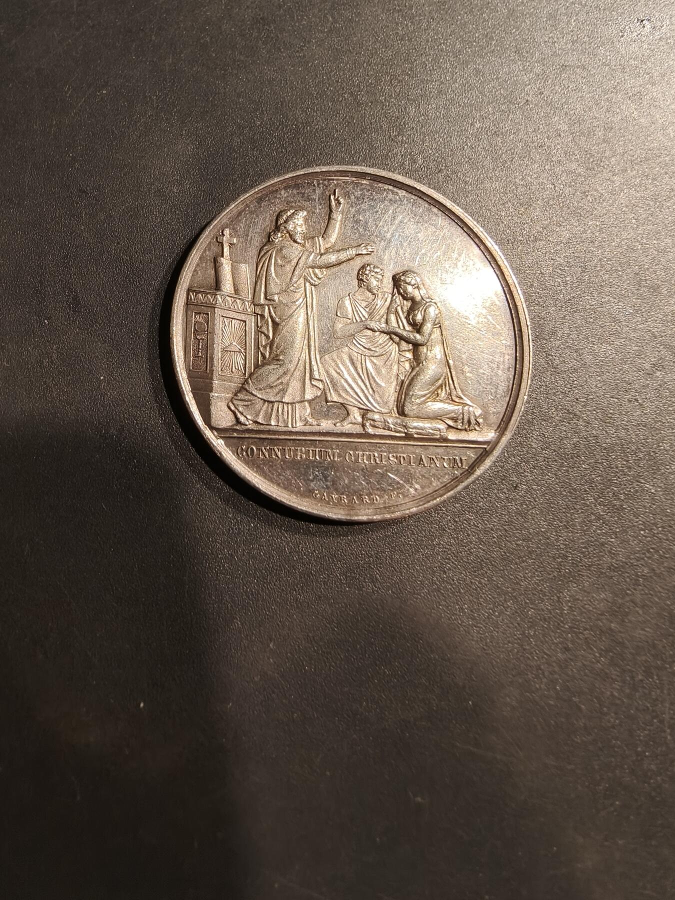 老王徽章第184期 法国婚章    早期手指950银标    直径32mm    重量16.1g